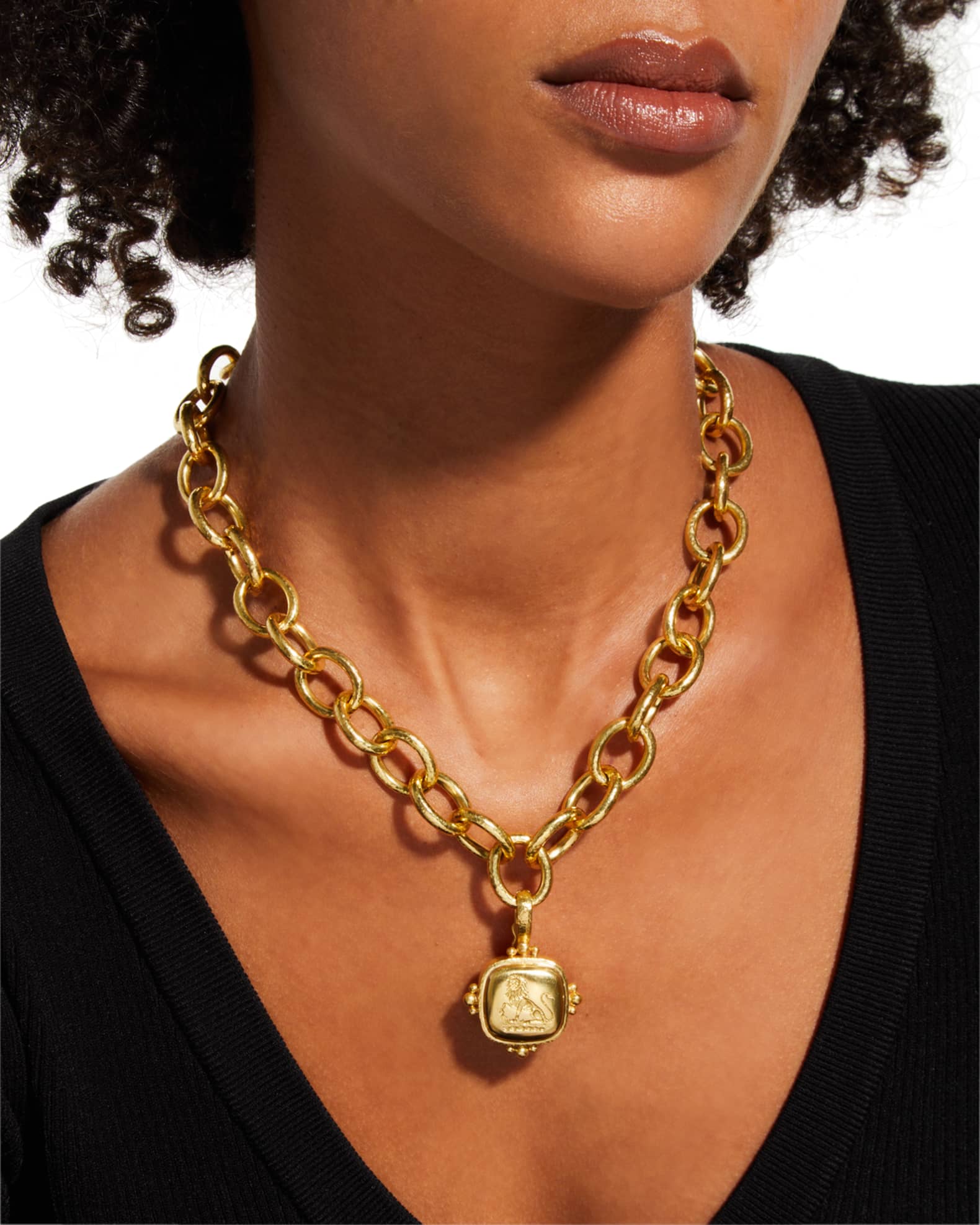 20mm Gold Cushion Rampant Lion Pendant 1