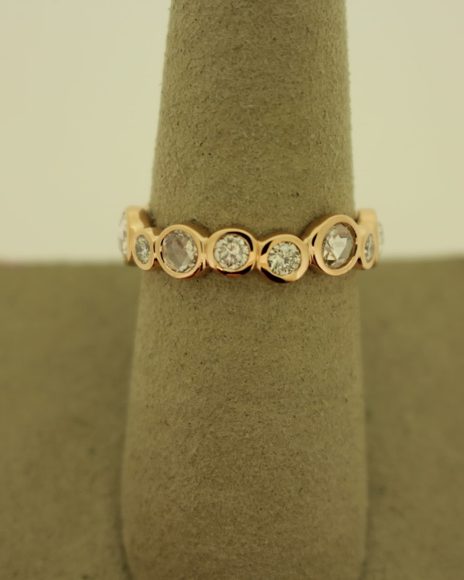 18kt yellow gold Stardust Superstar diamond eternity ring