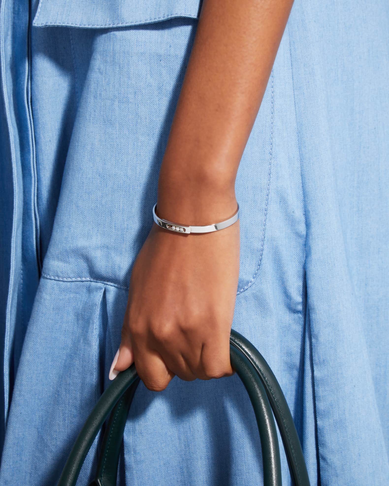 MOVE NOA 18K WHITE GOLD 3-DIAMOND BANGLE 1