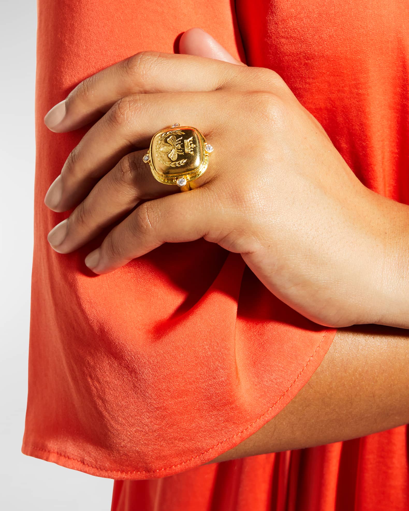 Queen Bee 19k Cushion Ring w Diamonds Size. 6.75