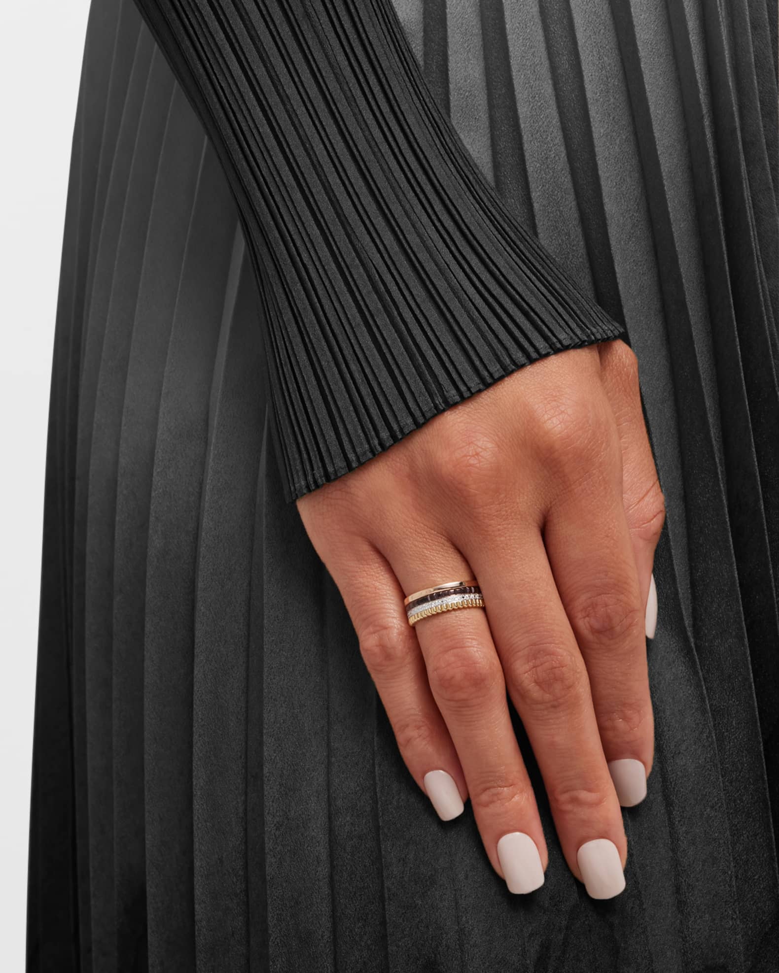 Quatre 18K Gold Classique Small Band Diamond Ring 1
