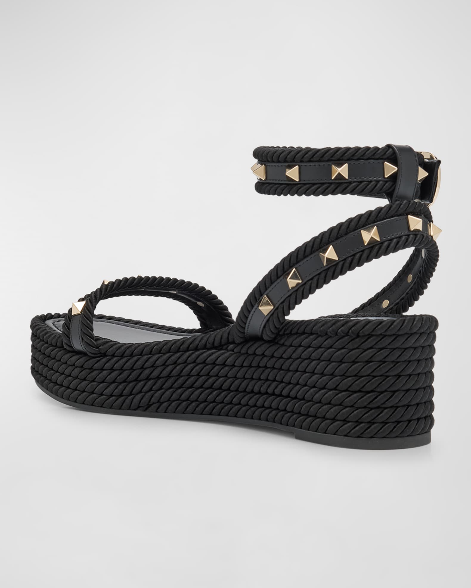 サンダル VALENTINO GARAVANI Black Leather Vlogo Espadrilles Valentino Garavani Rockstud Leather Ankle-Strap Espadrilles