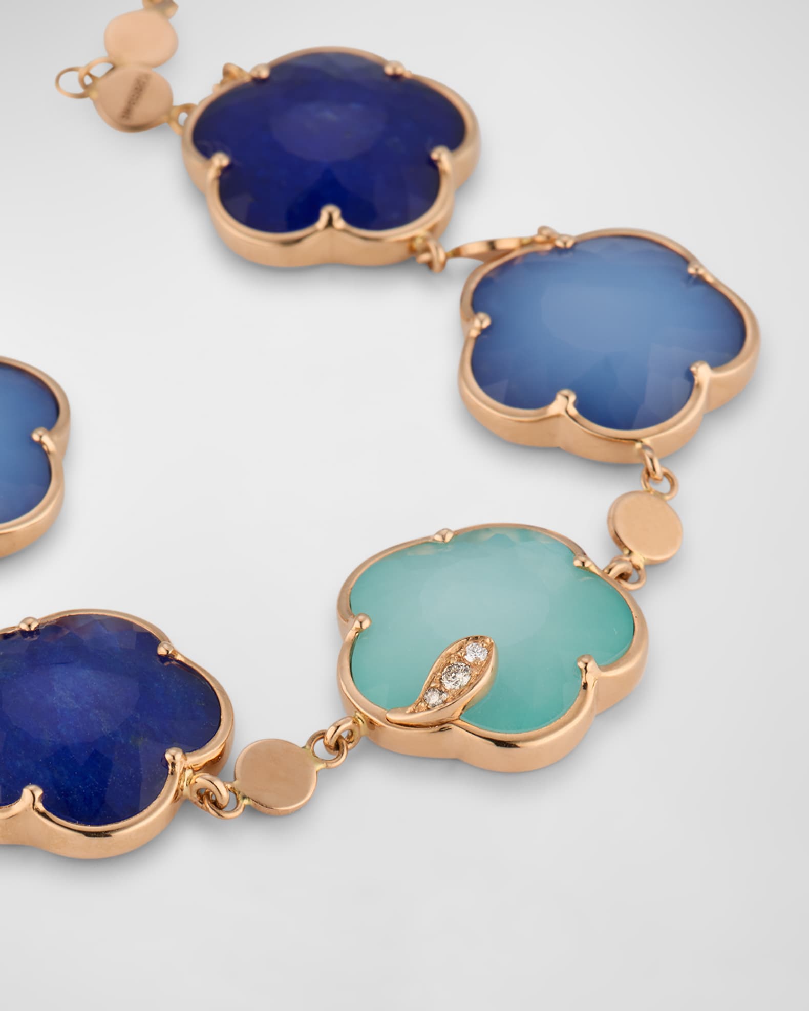 Joli bracelet vintage en os sculpté floral doré - Canada