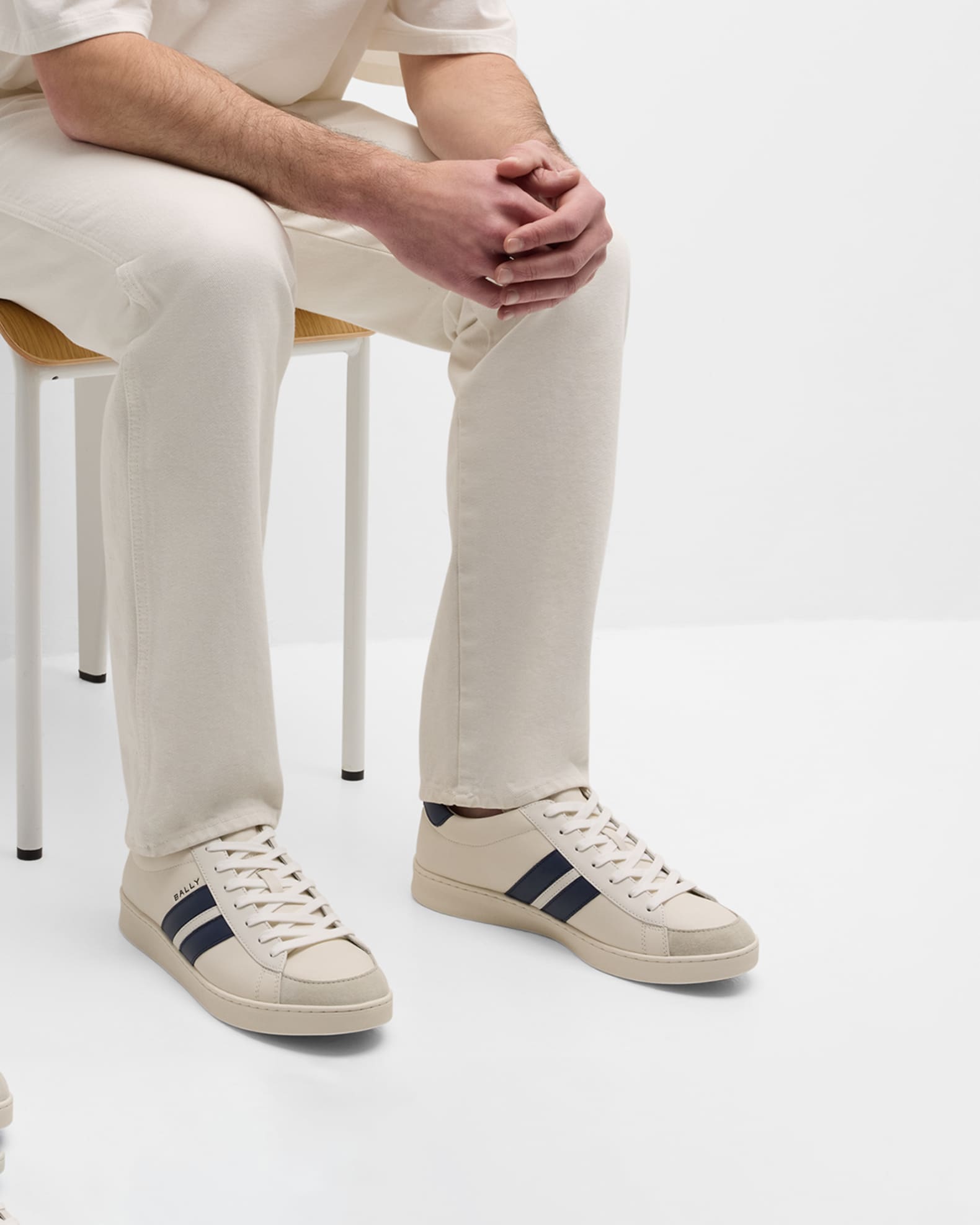 Men s Low Top Leather Tennis Sneakers