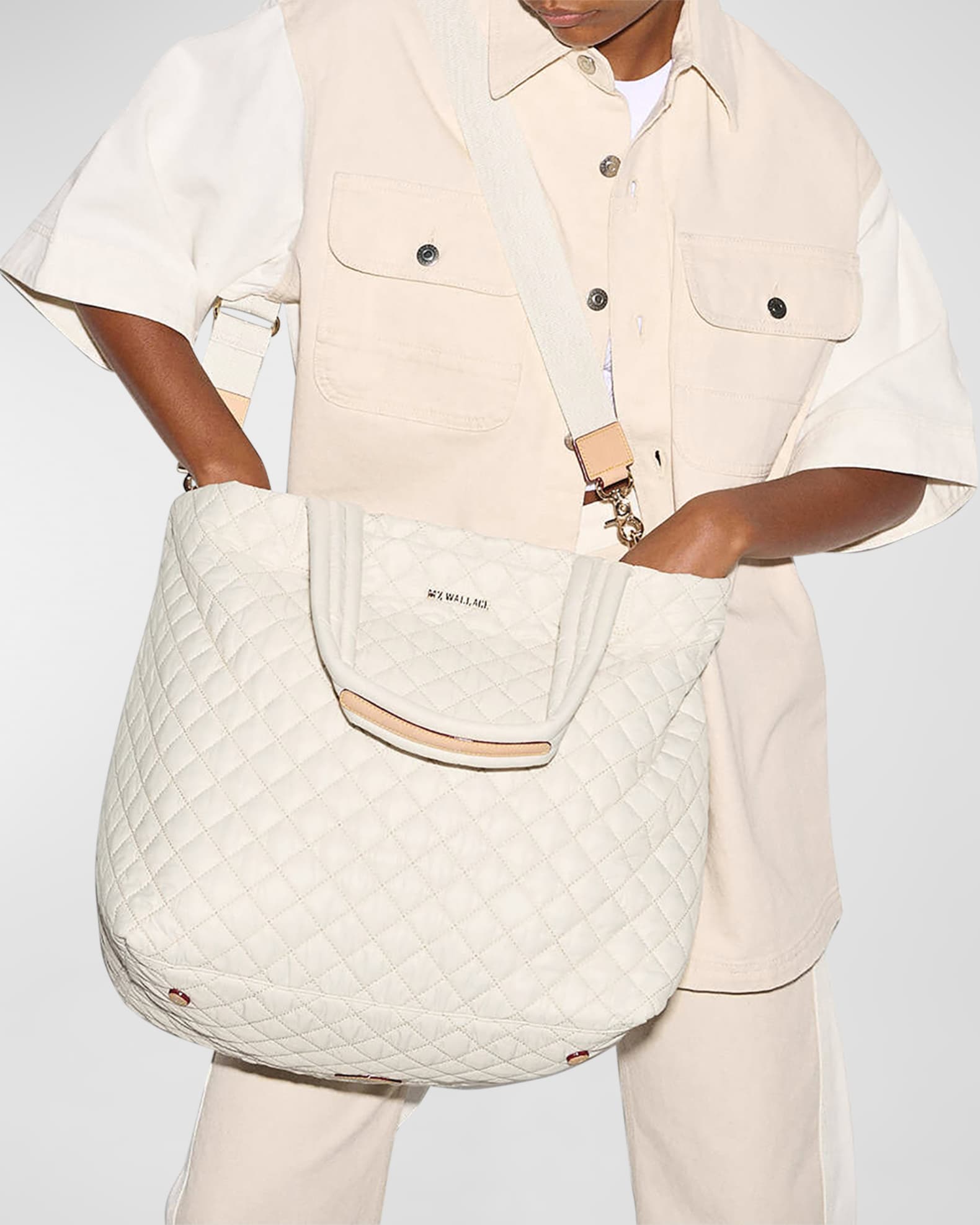 バレンシアガ☆CRUSH Quilted Plus Small Tote Balenciaga Women's' Crush Tote Small Shoulder Bag in Black