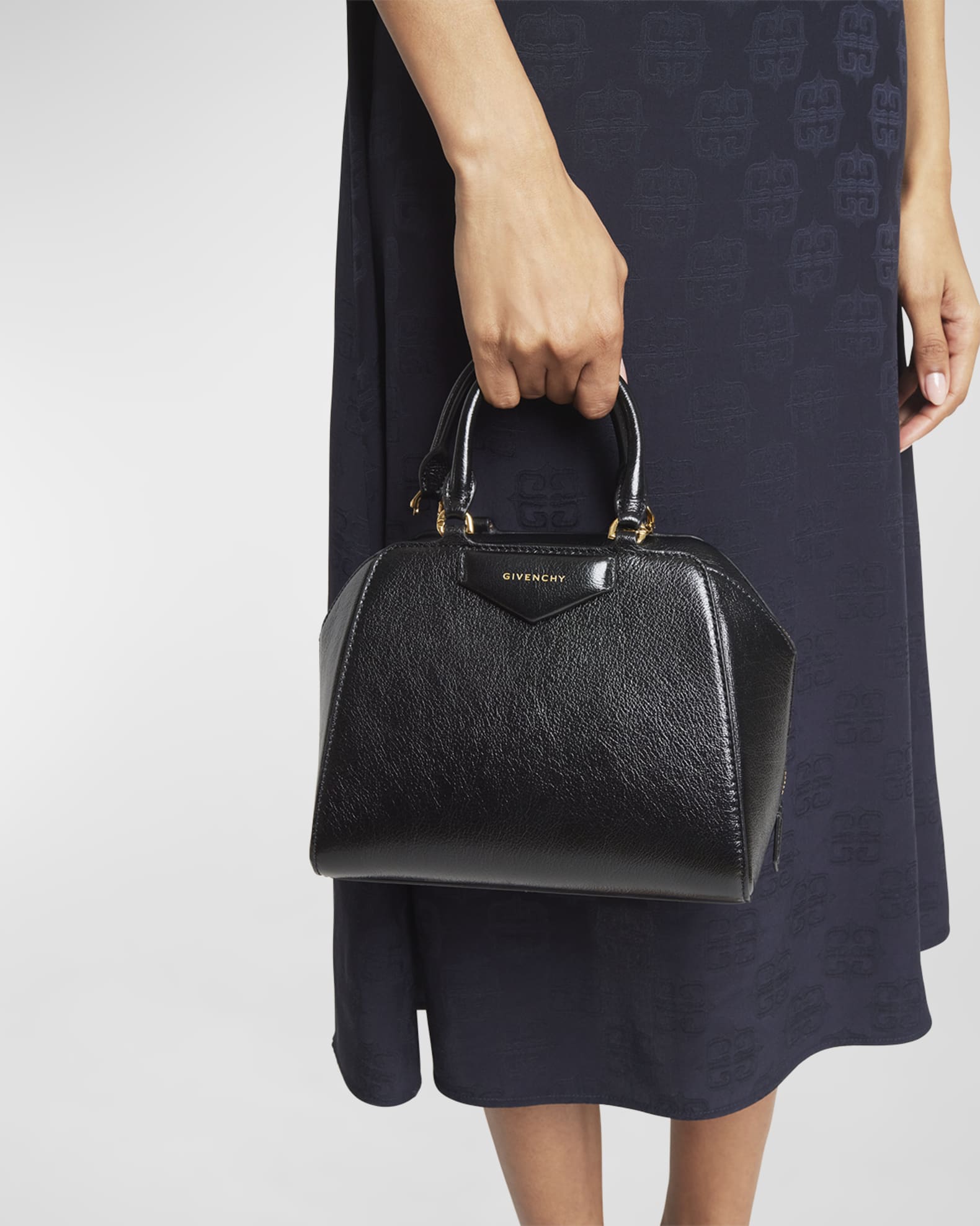 ハンドバッグ Givenchy Antigona Cube Mini Grainy Leather Handbag Givenchy Antigona Cube Mini Top-Handle Bag in Shiny Tumbled