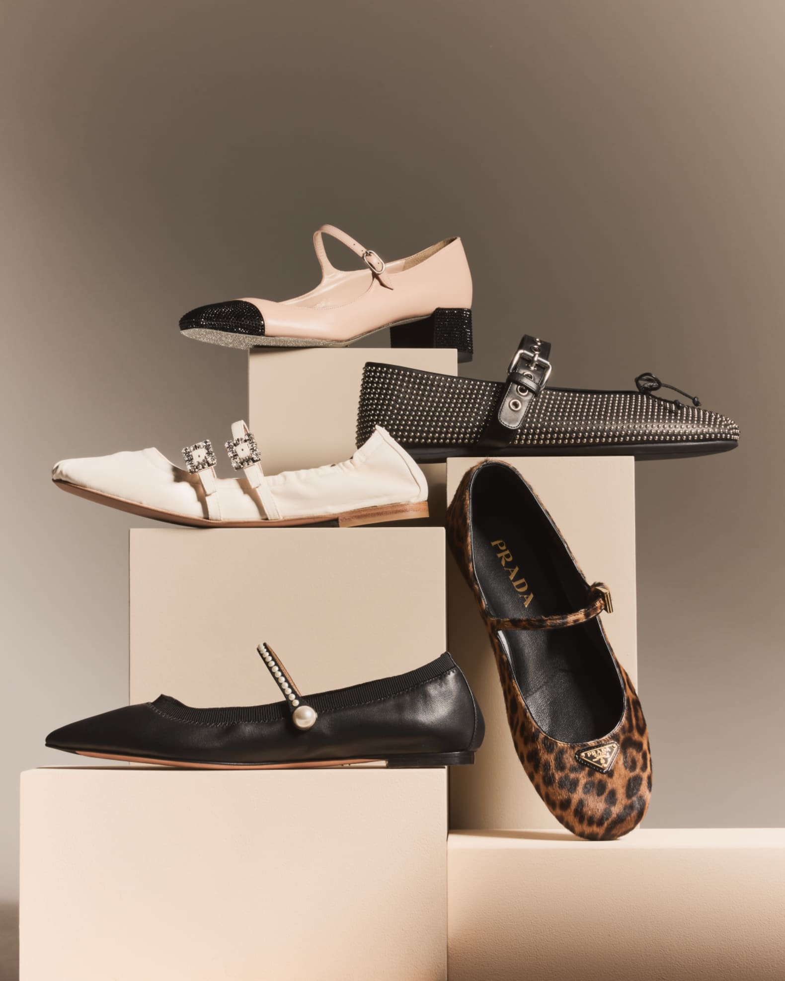 バレエシューズ Roger Vivier Black Nappa Ballerina With Straps Roger Vivier Nappa Ballerina With Straps - Black - 40% Off