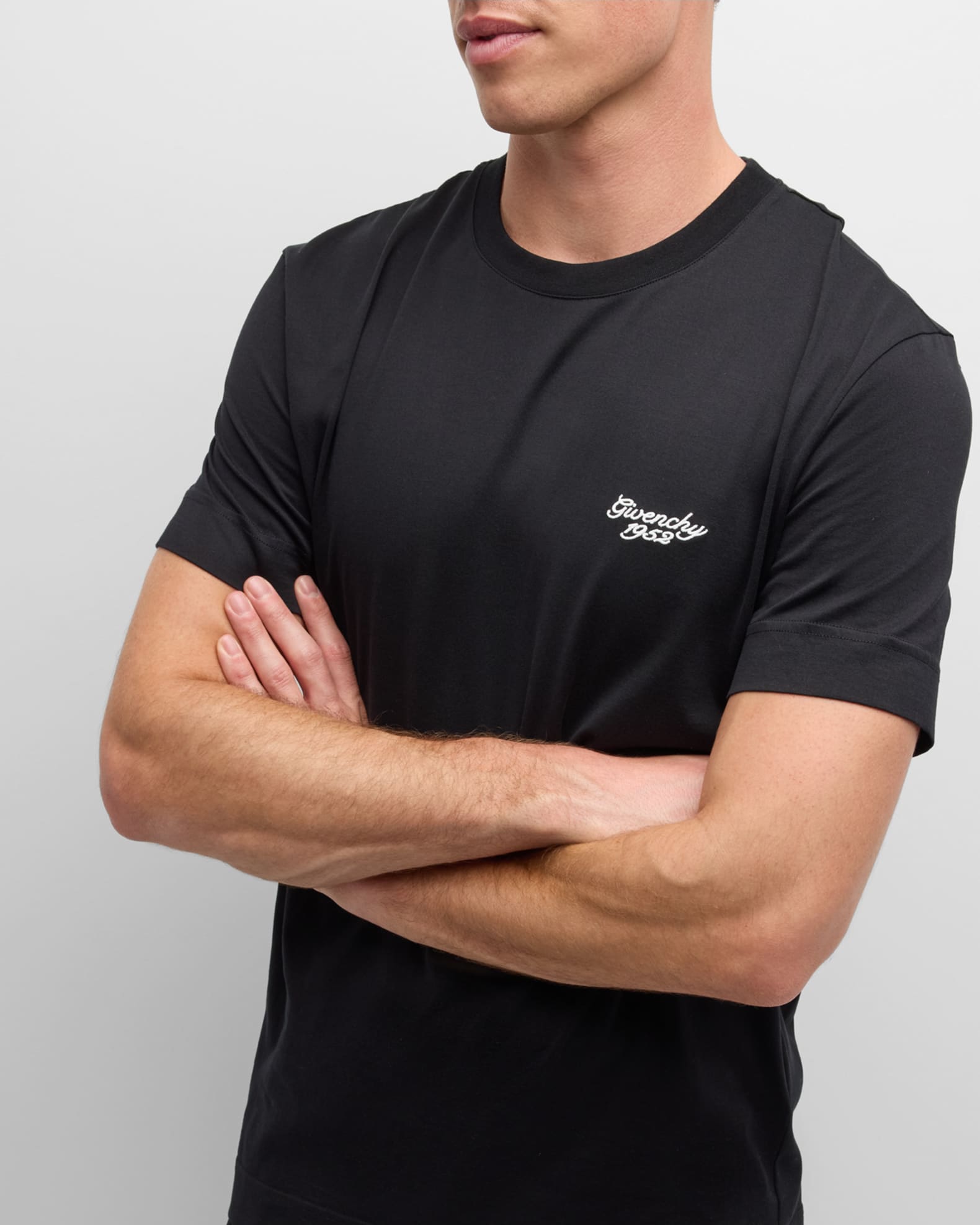 【送料&関税込】Givenchy Slim Fit T-shirt Givenchy Men's Slim-Fit Logo T-Shirt | Neiman Marcus