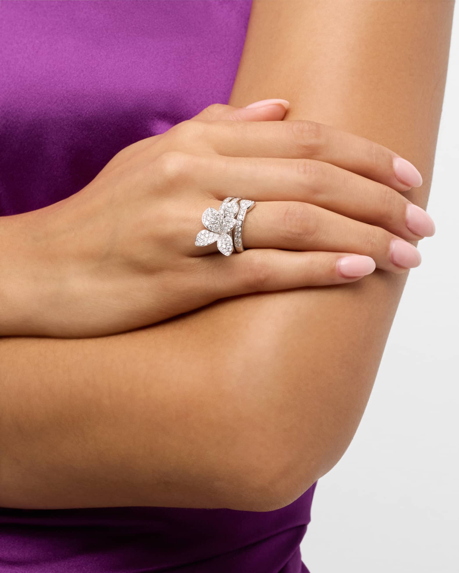 18K White Gold Hearth to Earth Diamond Ring, Size 6.5 1