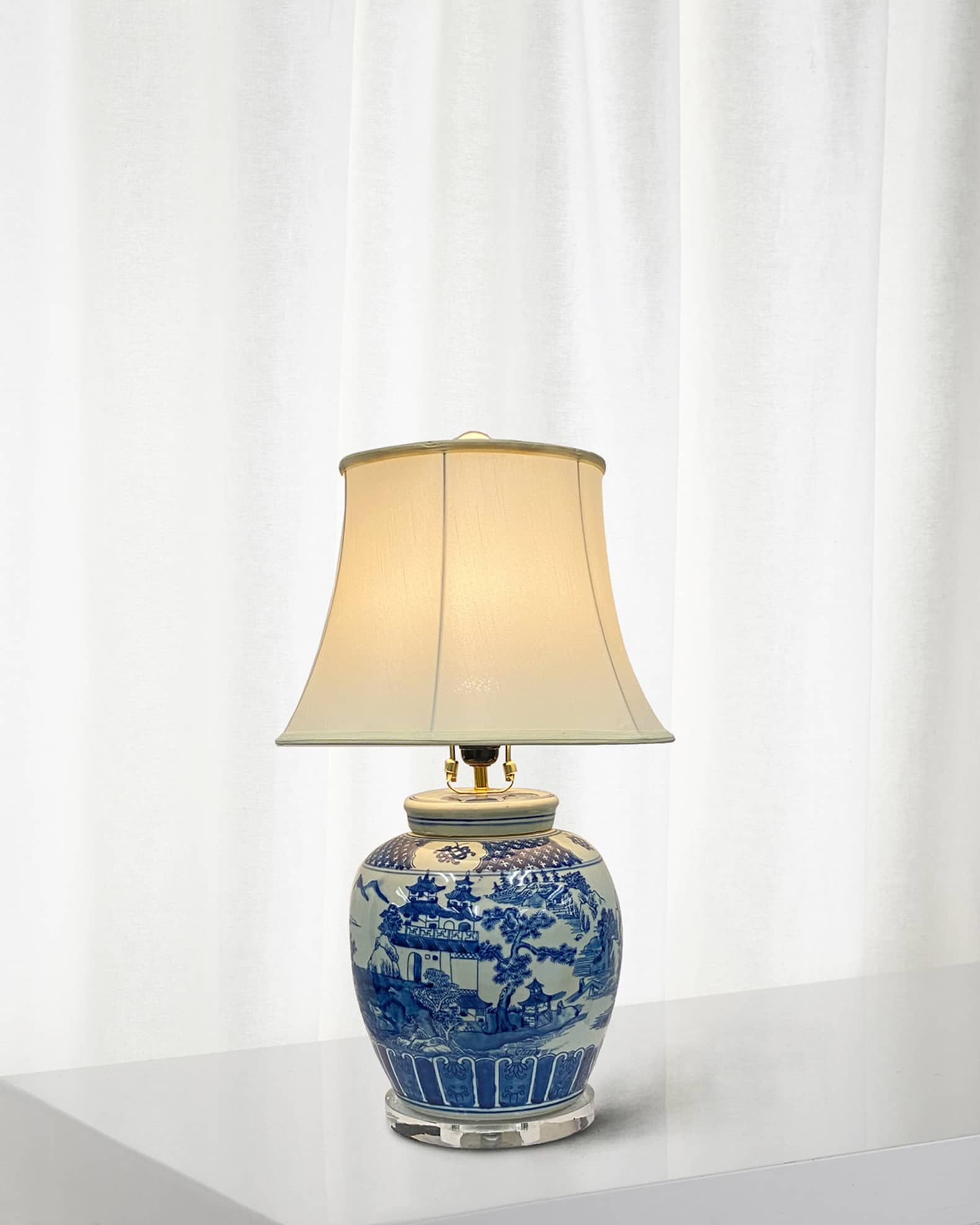 Chinoiserie Ceramic Jar Lamp