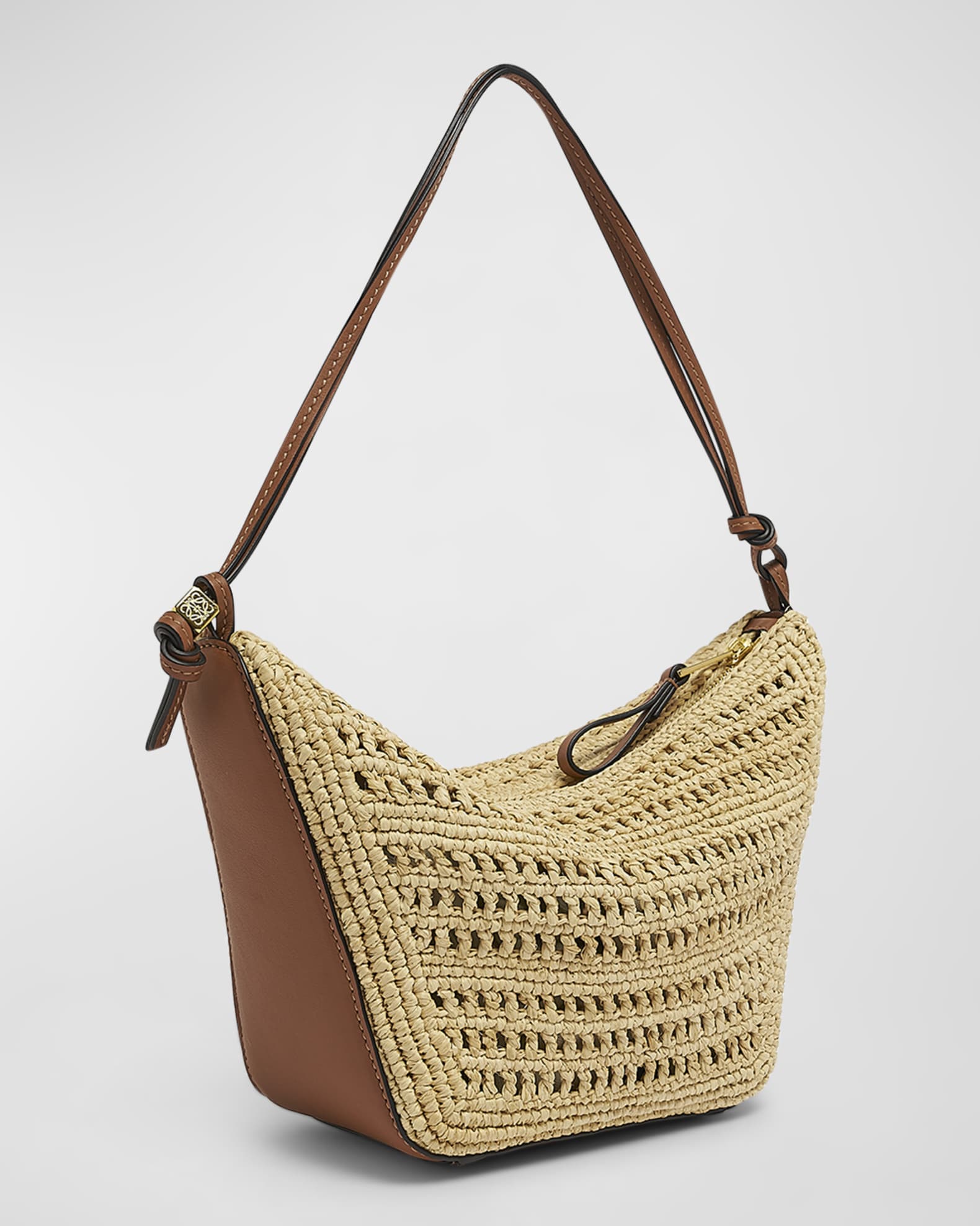 【VIP価格】LOEWE HAMMOK MINI RAFFIA BAG Hammock Mini raffia shoulder bag in beige - Loewe | Mytheresa