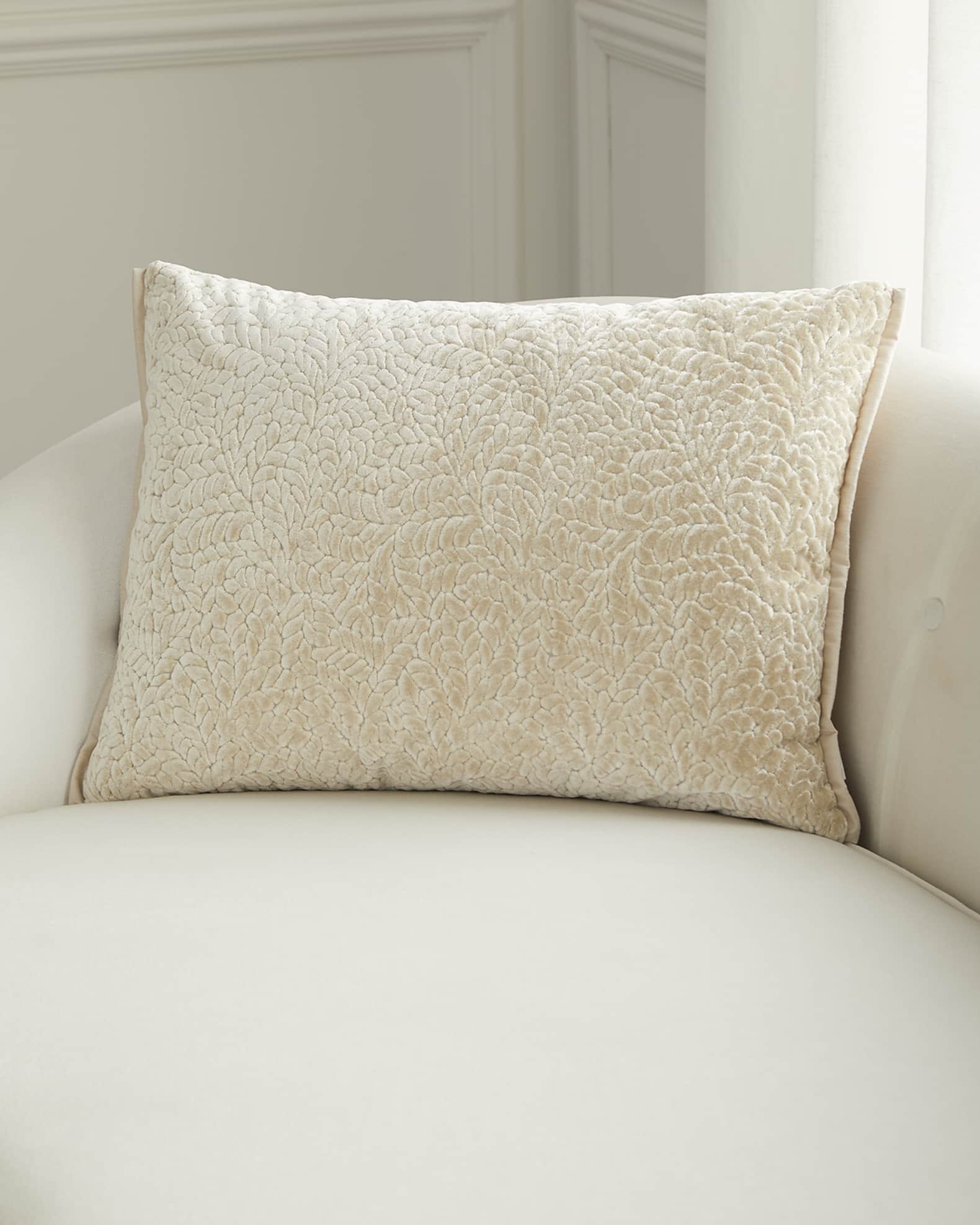  Cartouche Cushion  1