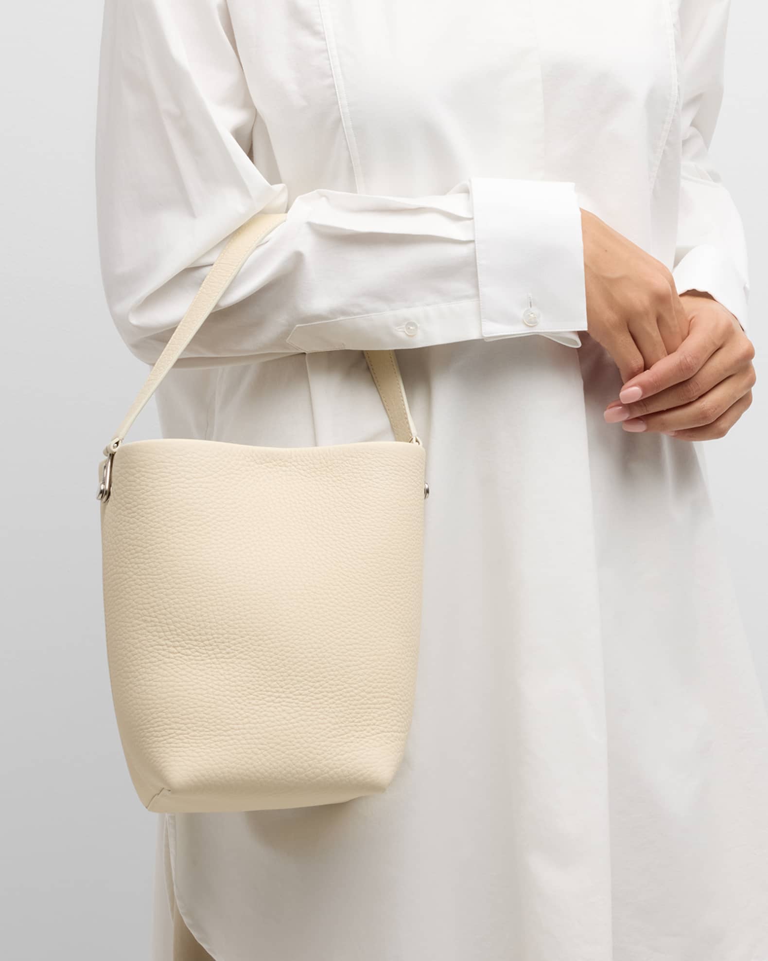 【THE ROW】Small NS Tote Hook レザーバッグ Small NS Tote Hook レザーバッグ ホワイト – The Row