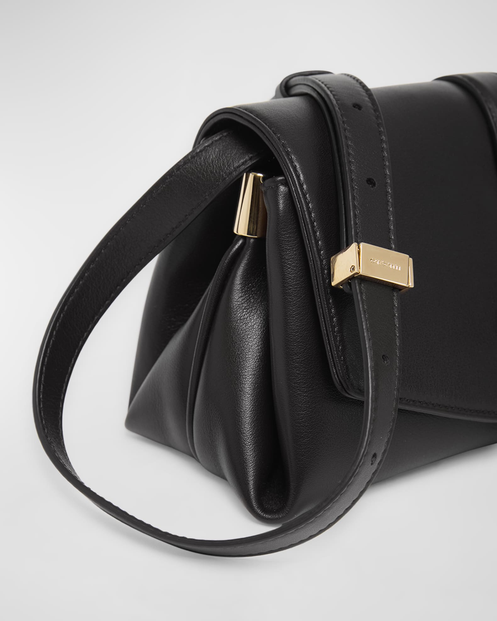 【VIP価格】FERRAGAMO Flap Shoulder Bag Ferragamo Gancini Flap Leather Shoulder Bag | italist