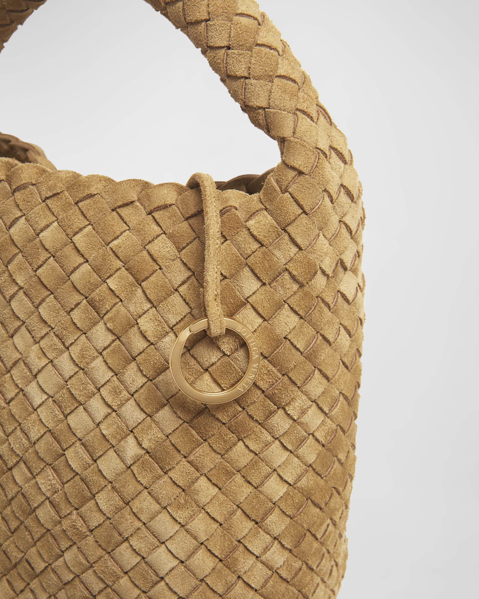 ショルダーバッグ・ポシェット BOTTEGA VENETA CAPPUCCINO SUEDE SMALL CABAT BUCKET BAG BOTTEGA VENETA Cabat intrecciato suede bucket bag | NET-A-PORTER