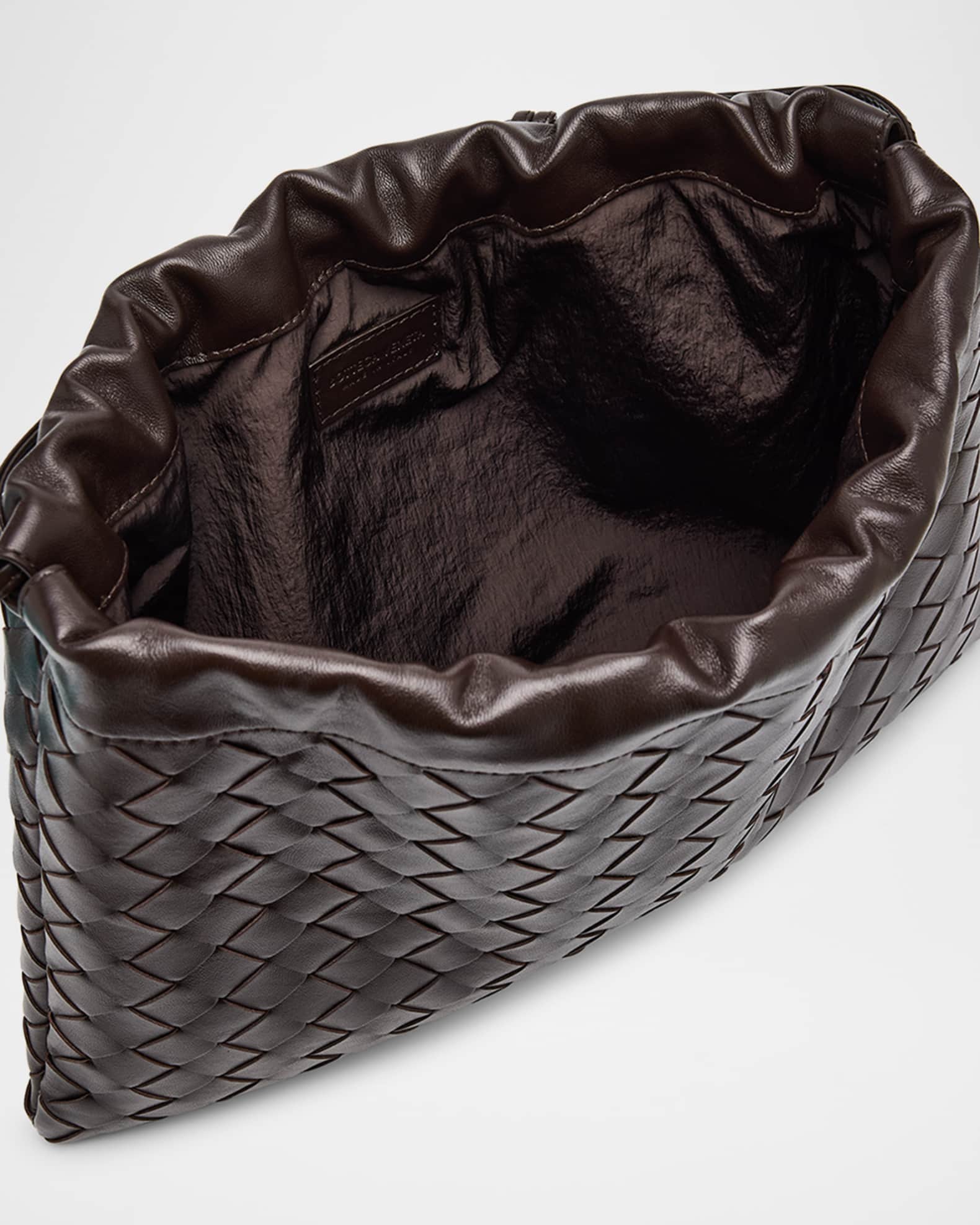 MY　BOTTEGA VENETA ブラックレザーケース Bottega Veneta Medium Leather Pouch Bag | Neiman Marcus