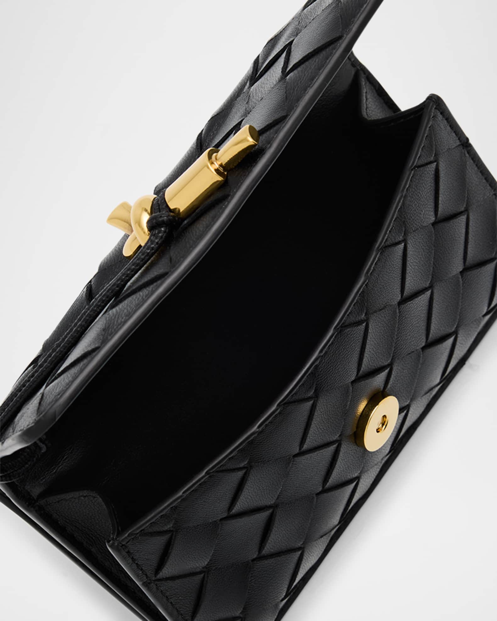 大人気 BOTTEGA VENETA◆Andiamo ナッパレザー カードホルダー Bottega Veneta® Women's Andiamo Zippered Card Case in Black