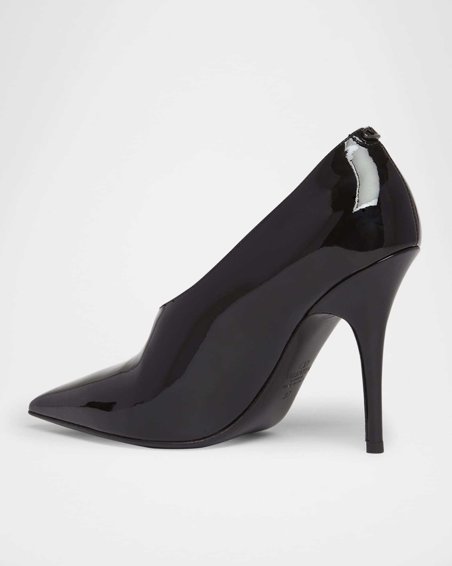 High cut pumps clearance