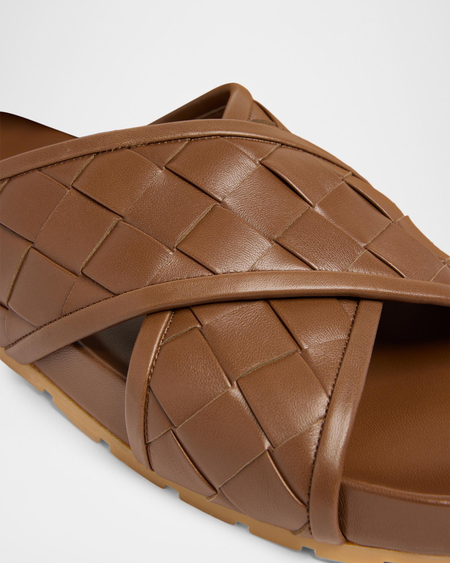 Bottega Veneta Mens Runway Brown Leather Thong Sandals size 43 (US 9) Hamptons Bottega Veneta Sandals for Men | The RealReal main image 2