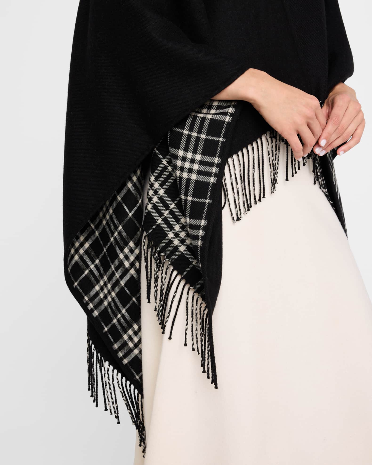 【関税込み】Burberry A:ST CHARLOTTE CAPE:164786:A2021 Burberry Charlotte Cape in Midnight | FWRD