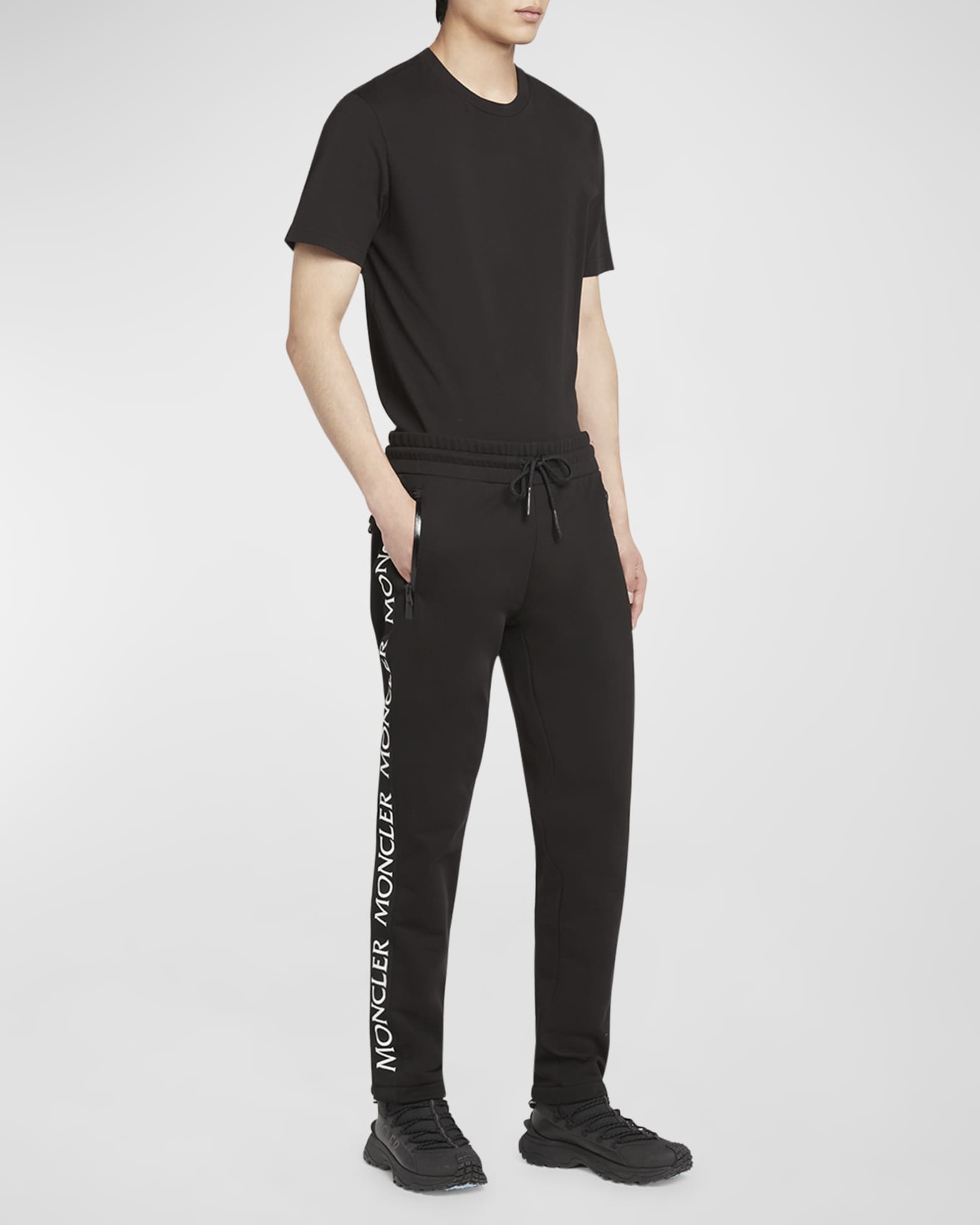 【送料&関税込】Moncler Logoed Sweatpants 25363748_55538306_600.jpg