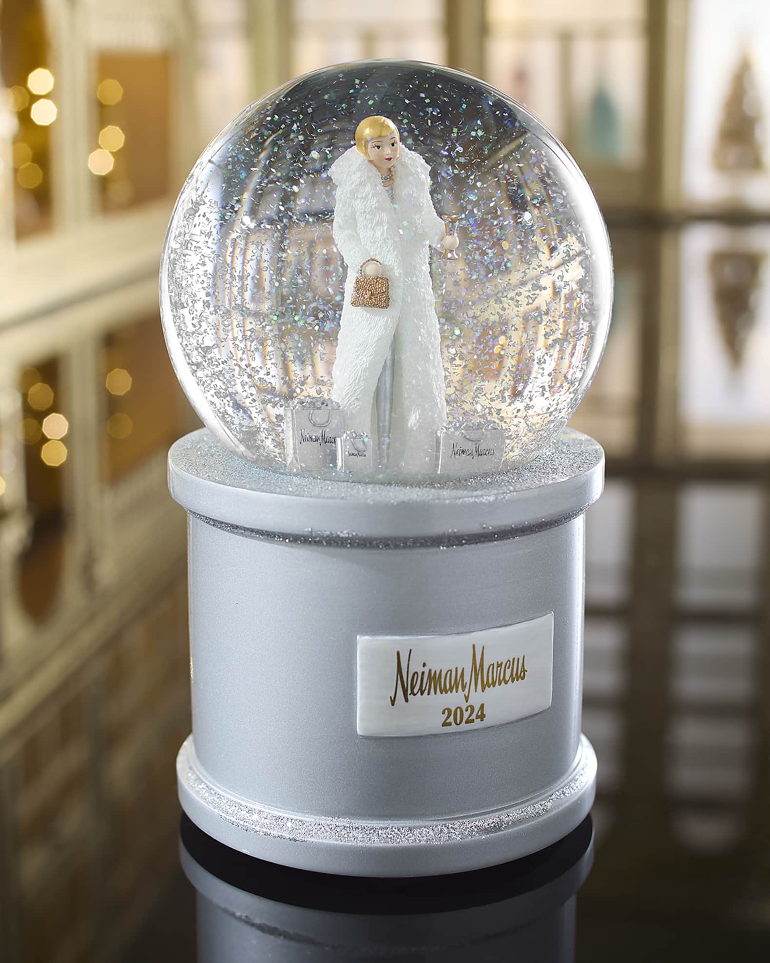 Fashionista 2024 Snow Globe 0