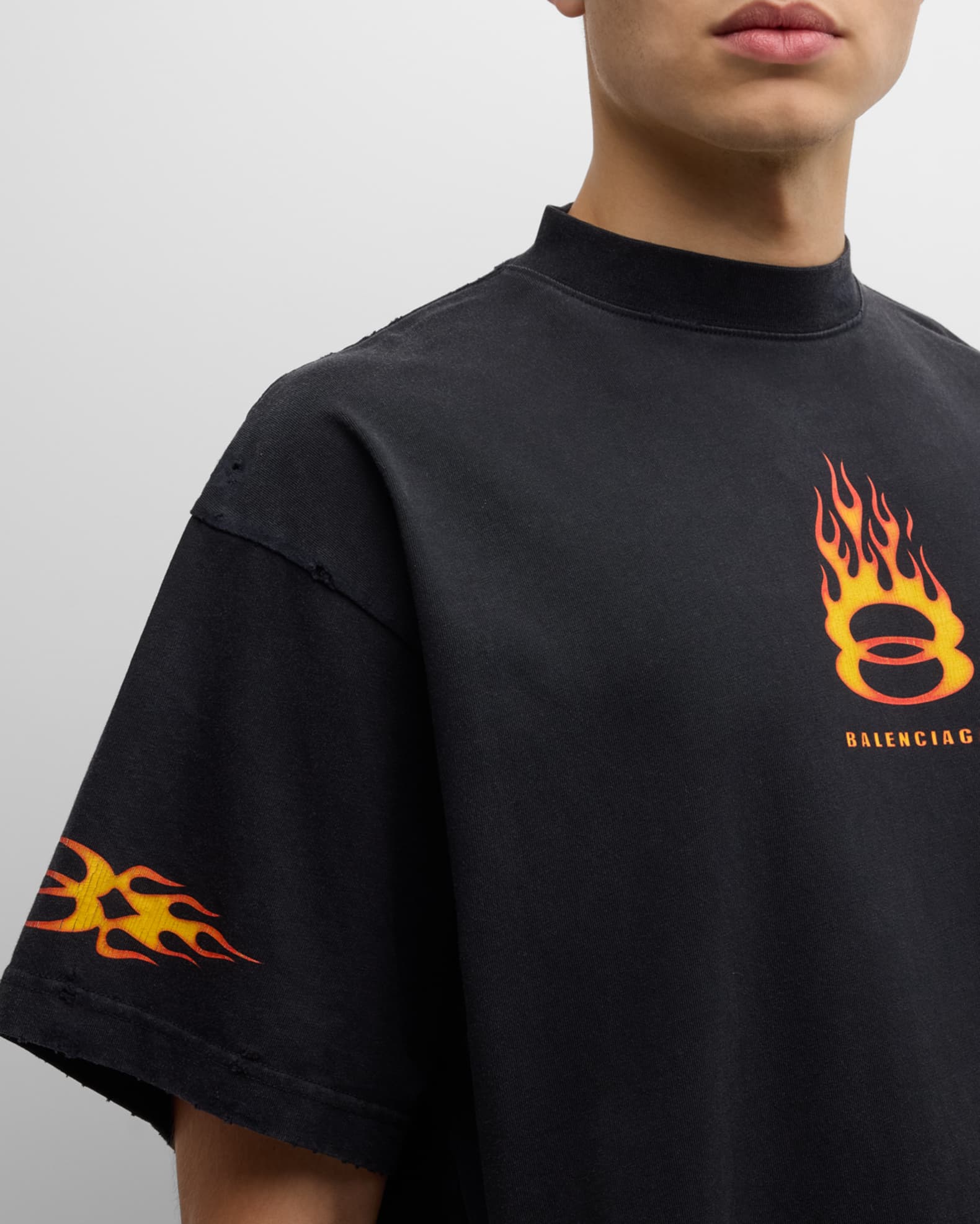 【BALENCIAGA】ブラック Burning Unity Tシャツ Balenciaga Burning Unity Oversized T-Shirt | Saks Fifth Avenue