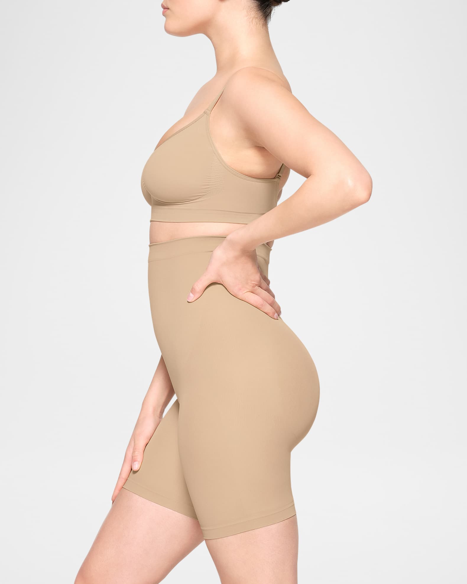 skims ミッドサイショート SKIMS Seamless Sculpt Mid-Thigh Short | Saks Fifth Avenue