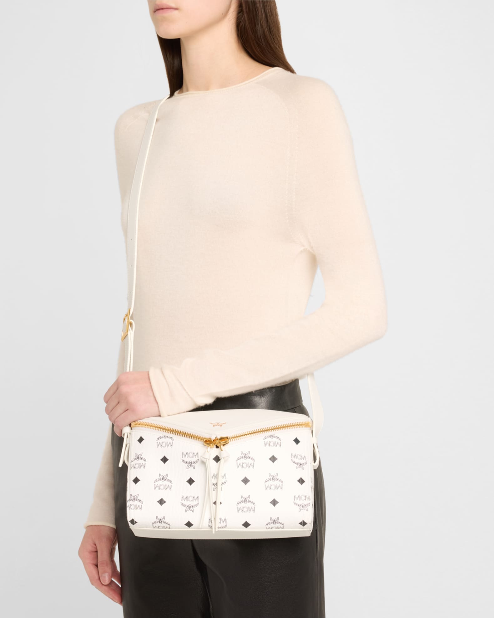 ほぼ未使用品◆MCM◆Visetos White ヴィセトスベルト　90/36 MCM Visetos Zip Faux Leather Shoulder Bag | Neiman Marcus