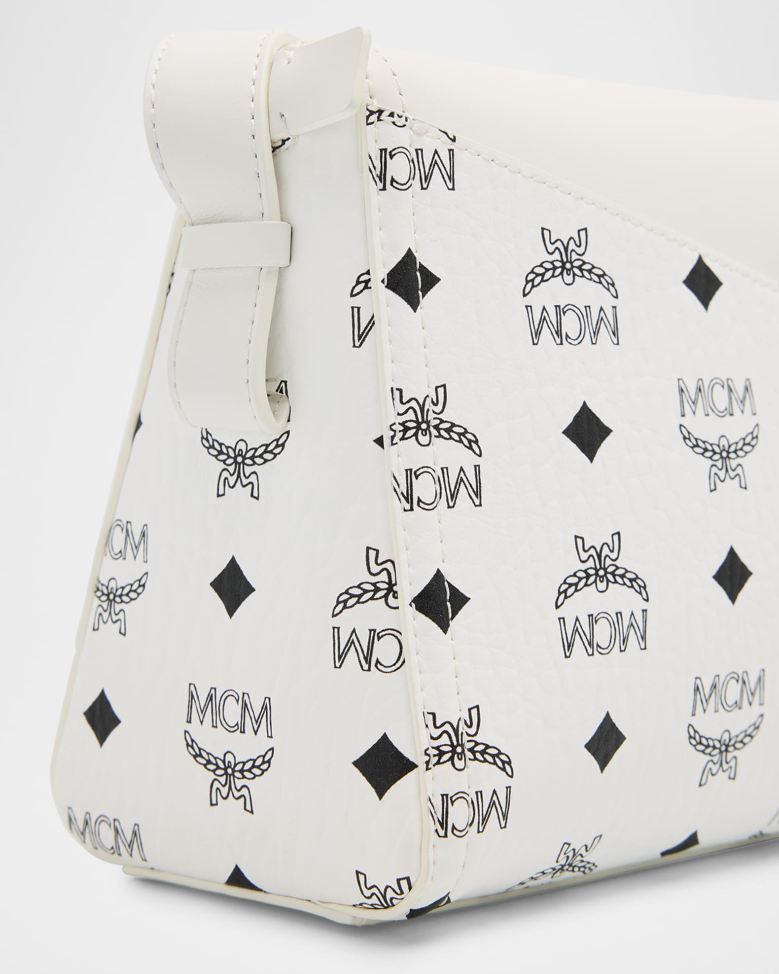 ほぼ未使用品◆MCM◆Visetos White ヴィセトスベルト　90/36 MCM Visetos Zip Faux Leather Shoulder Bag | Neiman Marcus
