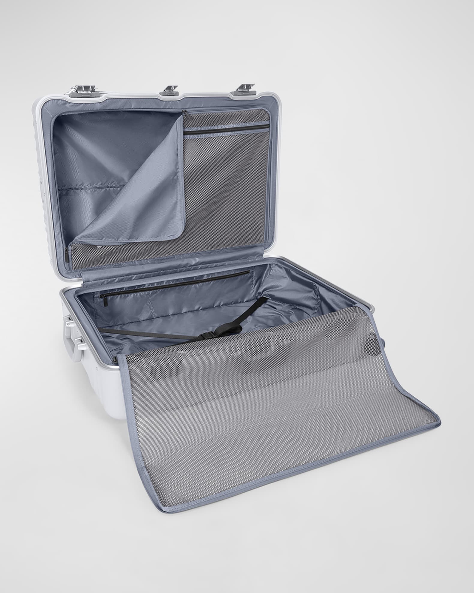 Extended Trip 4-Wheel Packing Case  1