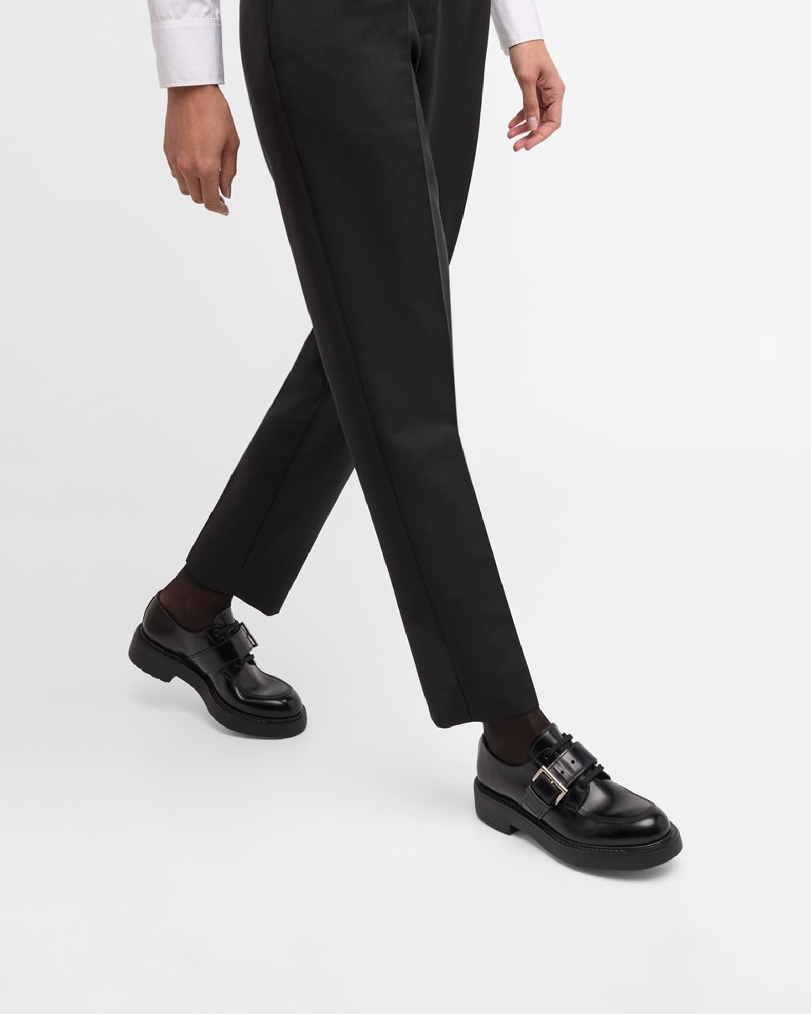 【人気ショップが最安値挑戦！】 Leather Prada Belted Marcus Neiman | Loafers Lace-Up 靴
