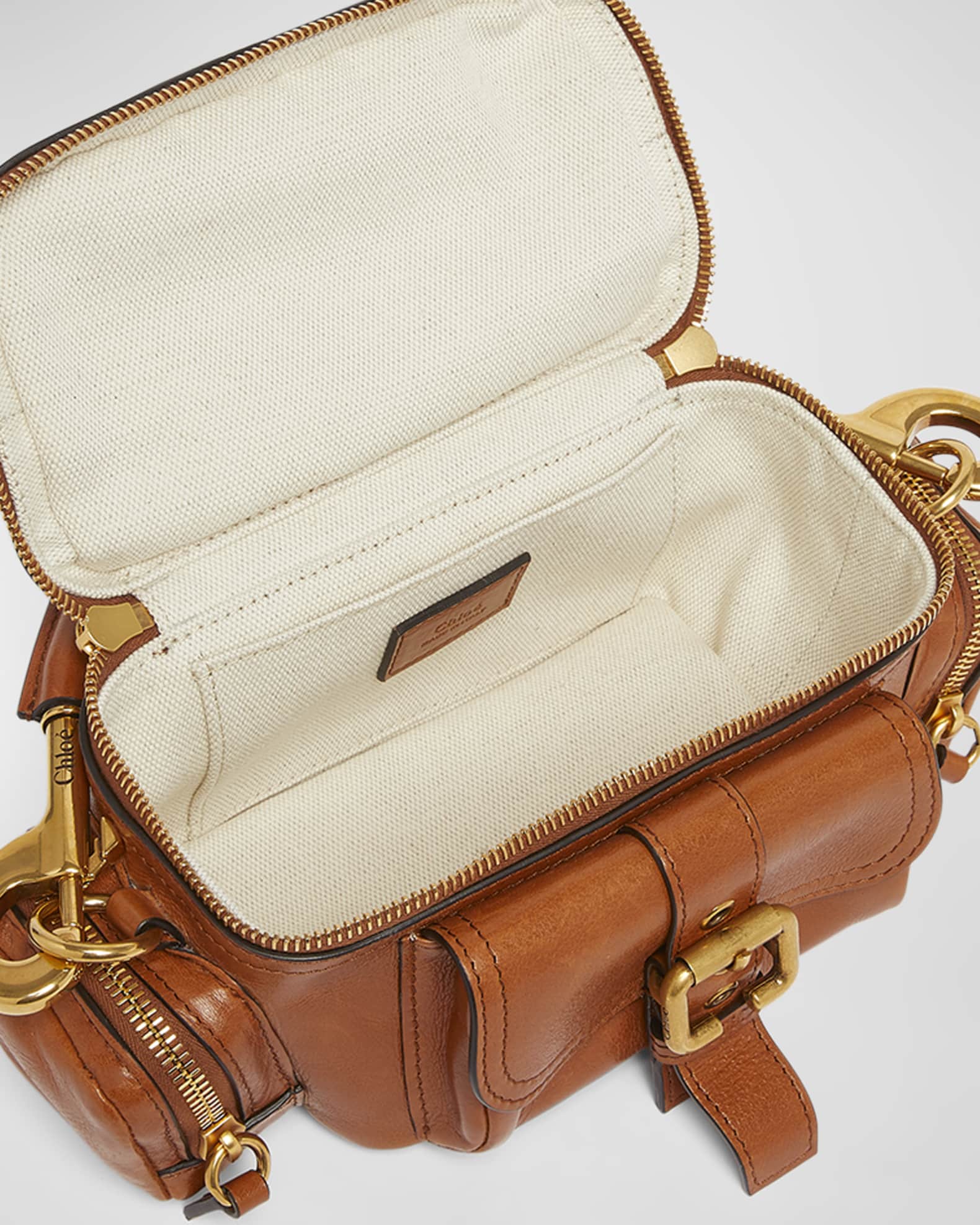 関税送料込★Chloe シャイニーレザー製Camera Bag Chloé シャイニーレザー製カメラバッグ のブラック | Chloé JP