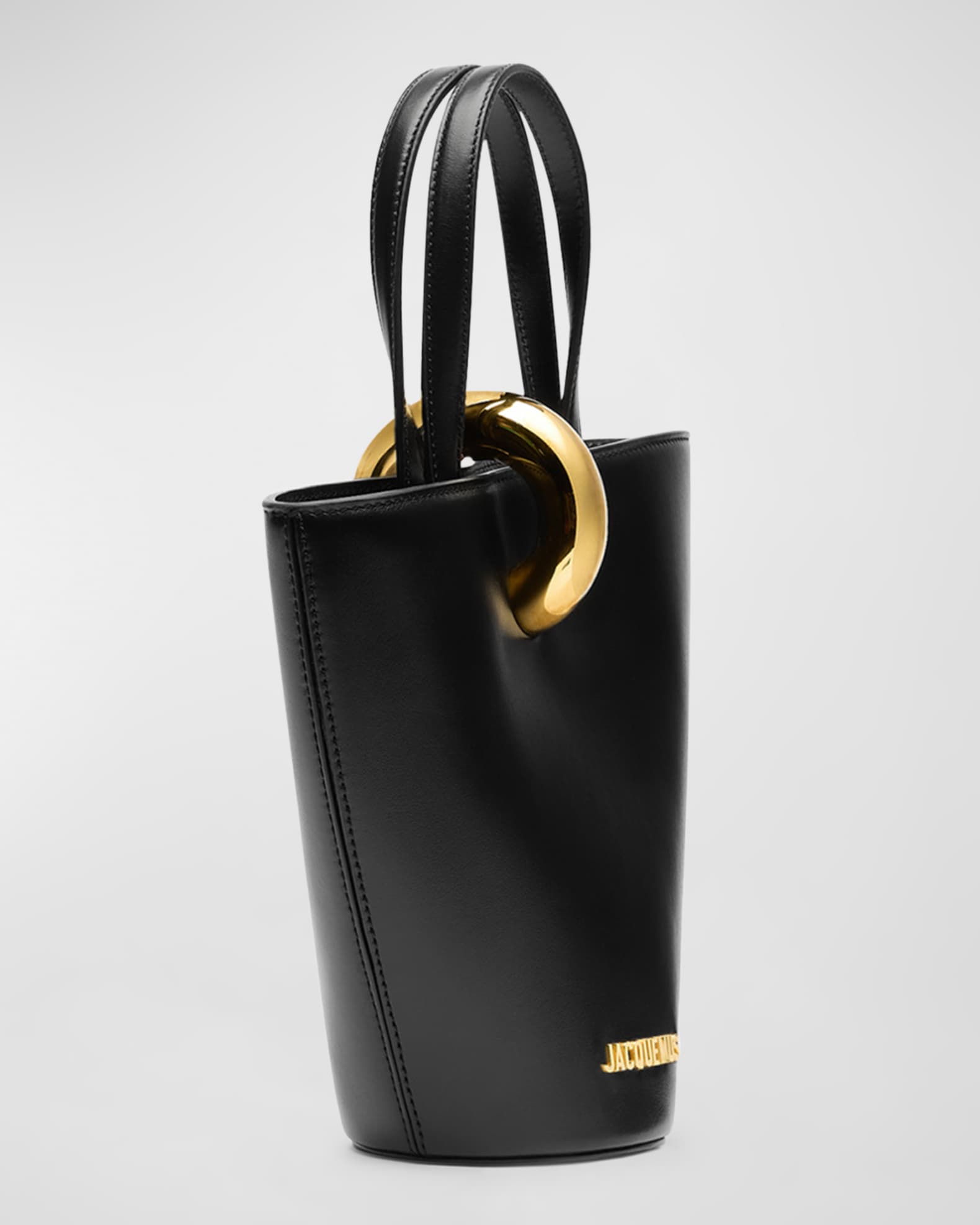 ★送料関税込★JACQUEMUS Le Petit Bambola バケットバッグ Jacquemus Le Petit Bambola Leather Bucket Bag | Saks Fifth