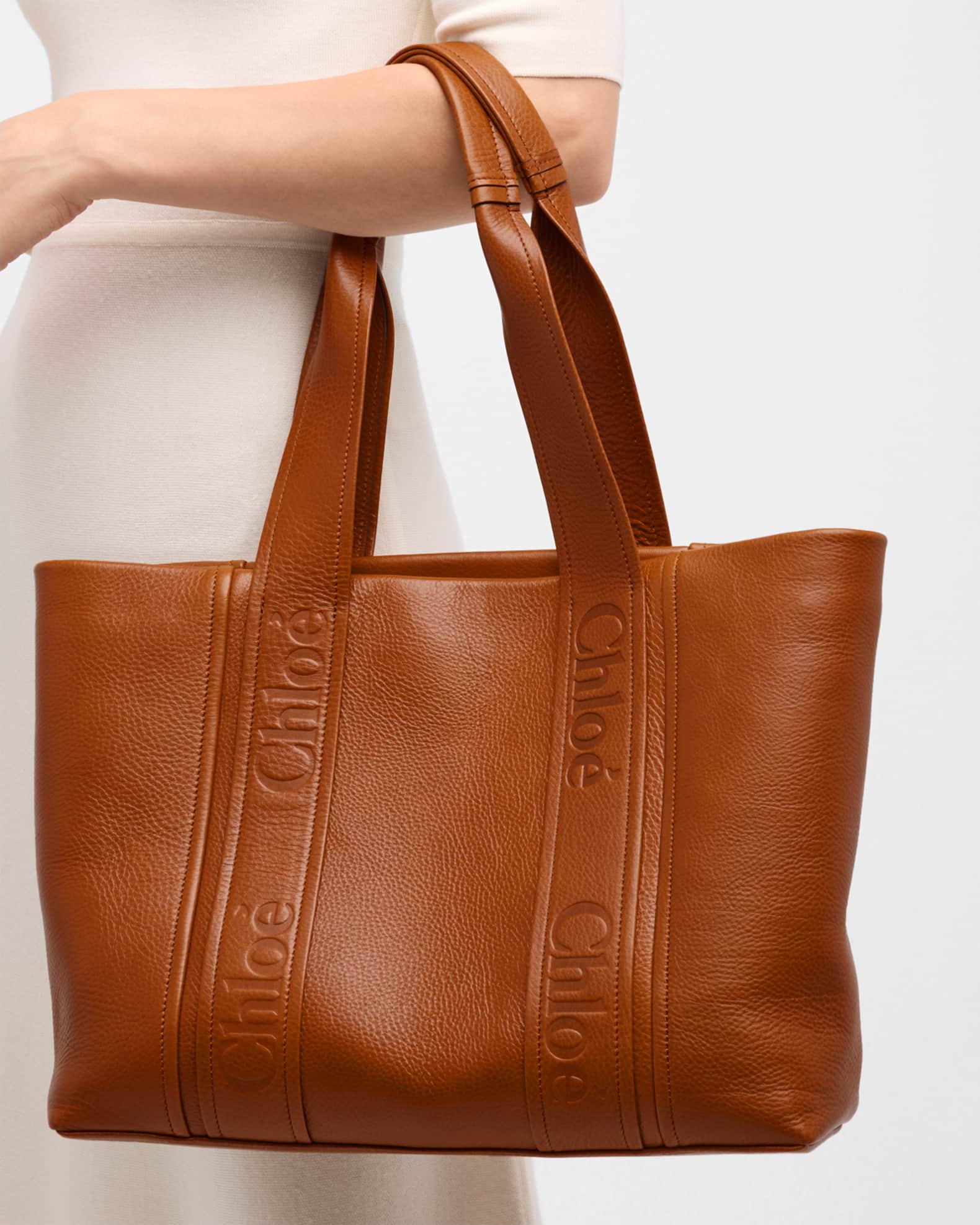 Chloé WOODY MEDIUM TOT Medium Woody Tote Bag | Classic Design for Effortless Style