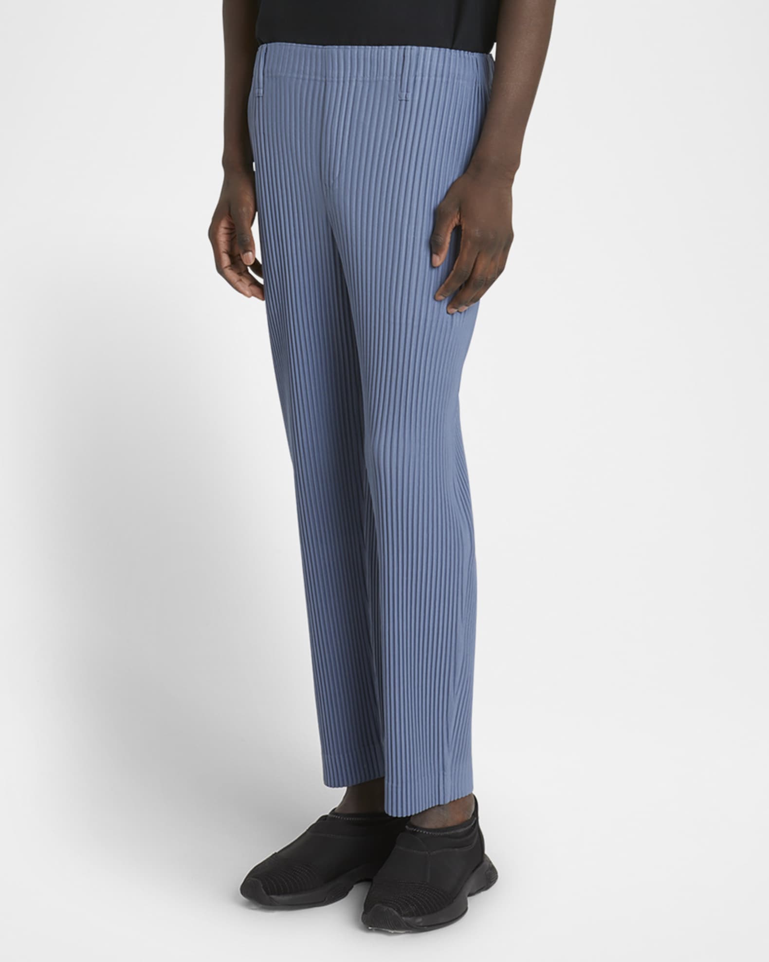 Men's Pleated Straight-Leg Trousers