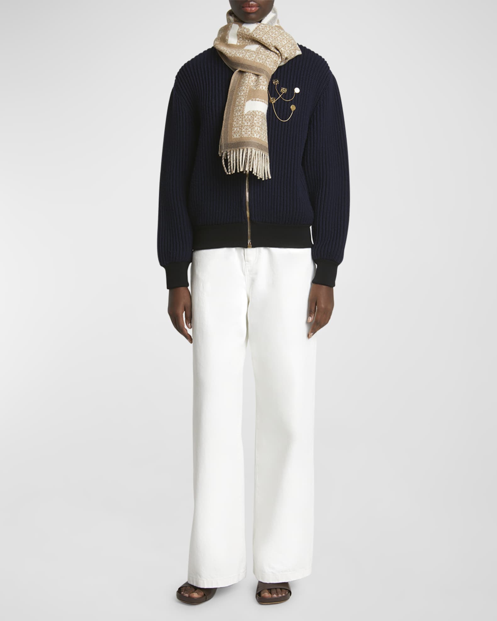 【関税&送料込】Loewe Wool And Cashmere Scarf With Pocket Scarf in wool and cashmere Beige - LOEWE