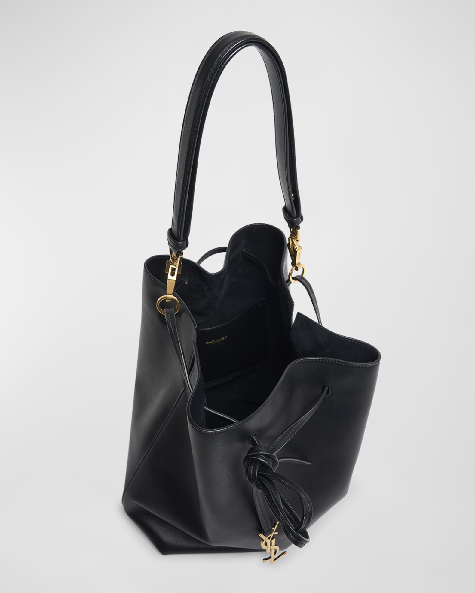 【Saint Laurent】 PARIS VII ポーチ（ラムスキン） 軽くてしなやか《Saint Laurent》Paris VII ラムスキンポーチ