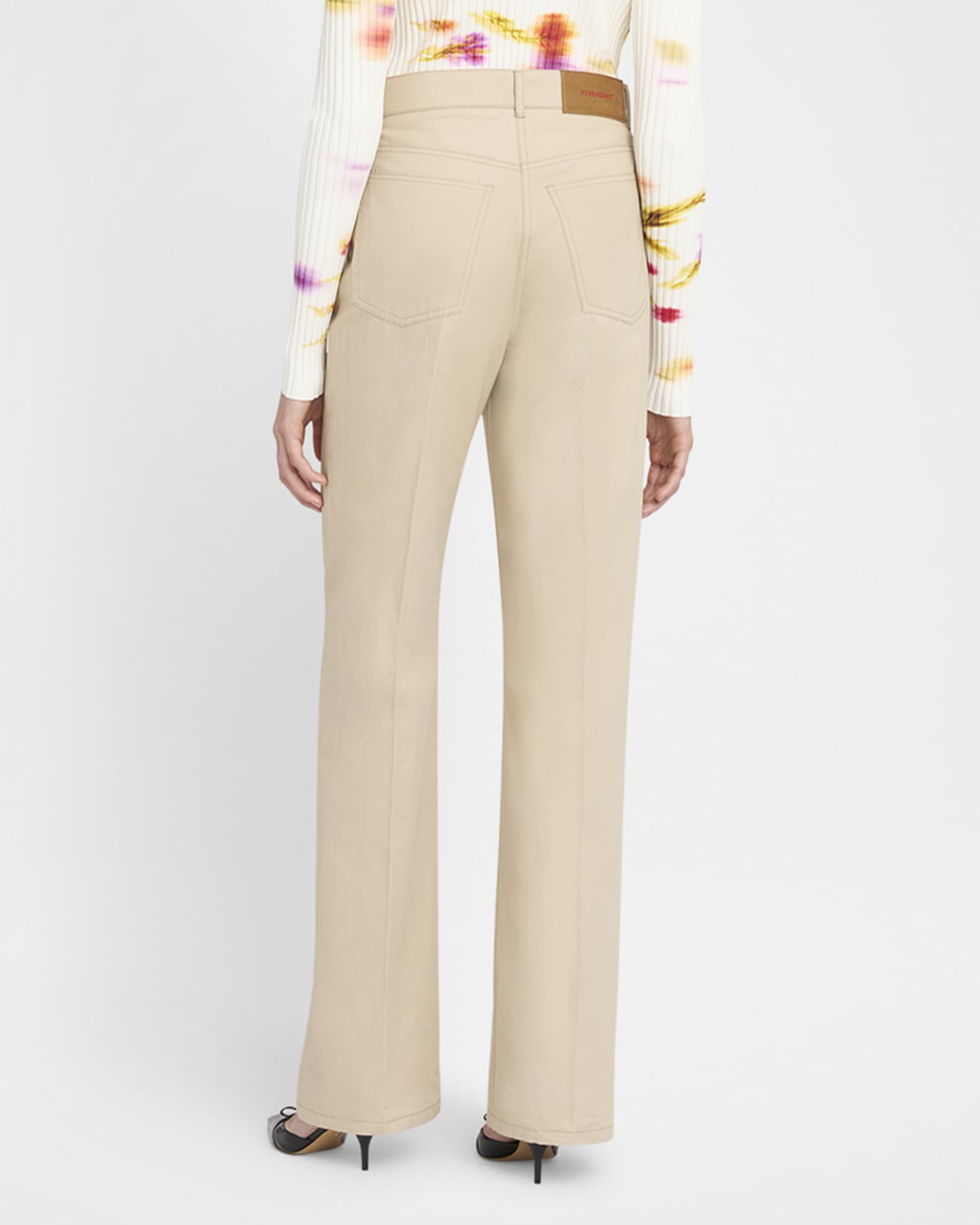 【関税込み】FERRAGAMO Straight pants with pleat Ferragamo straight-leg Pleated Trousers | Black | FARFETCH