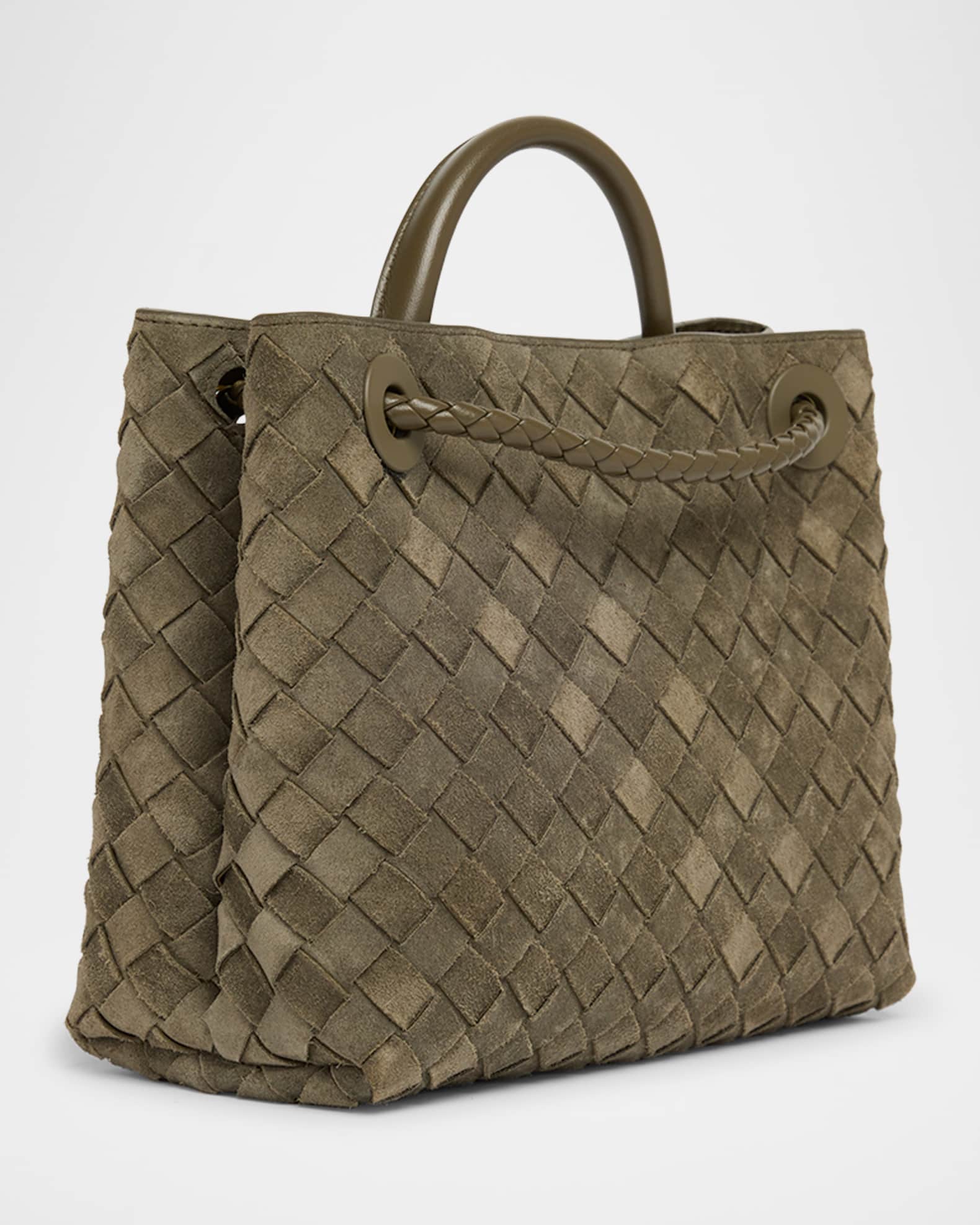 【BOTTEGA VENETA】Andiamo スエード スモール トートバッグ Bottega Veneta Small Andiamo Suede Tote Bag | Neiman Marcus
