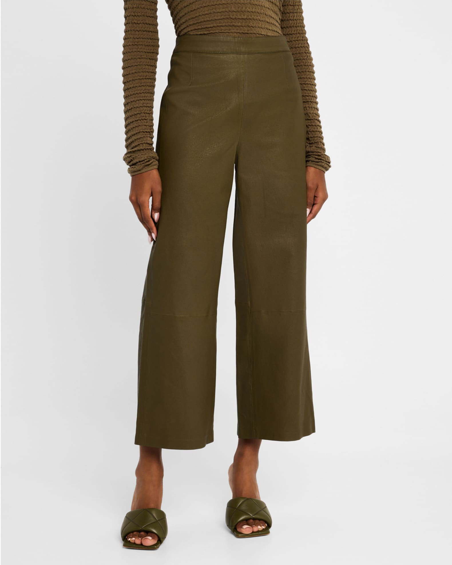 【大学生の特権】学生証で送料無料になる FRAME Cropped Marcus Neiman | Pants Leather Wide-Leg パンツ