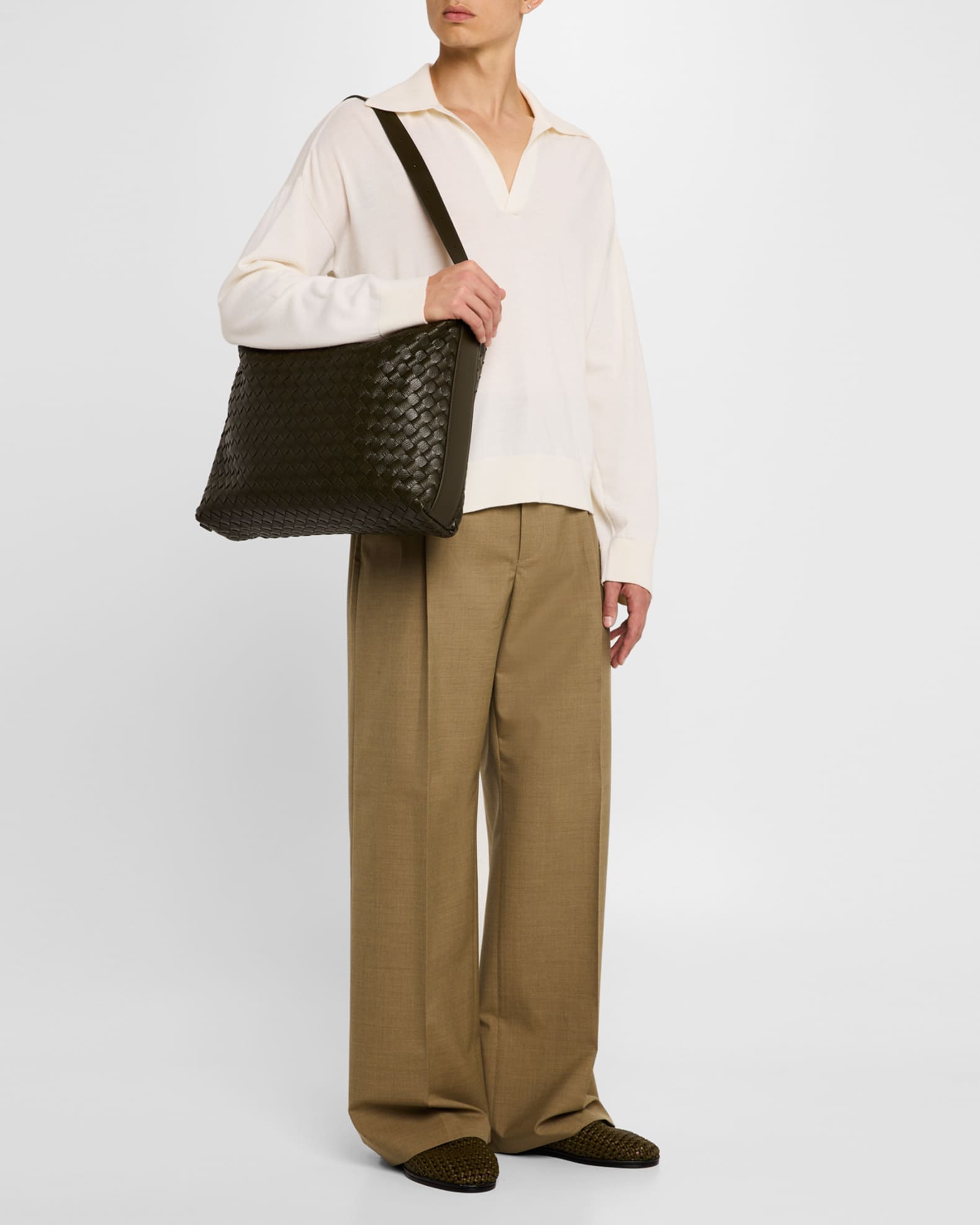 Bottega Veneta 人気 お洒落 Diago Hobo バッグ Bottega Veneta® Men's Diago Hobo in Limestone. Shop online now.
