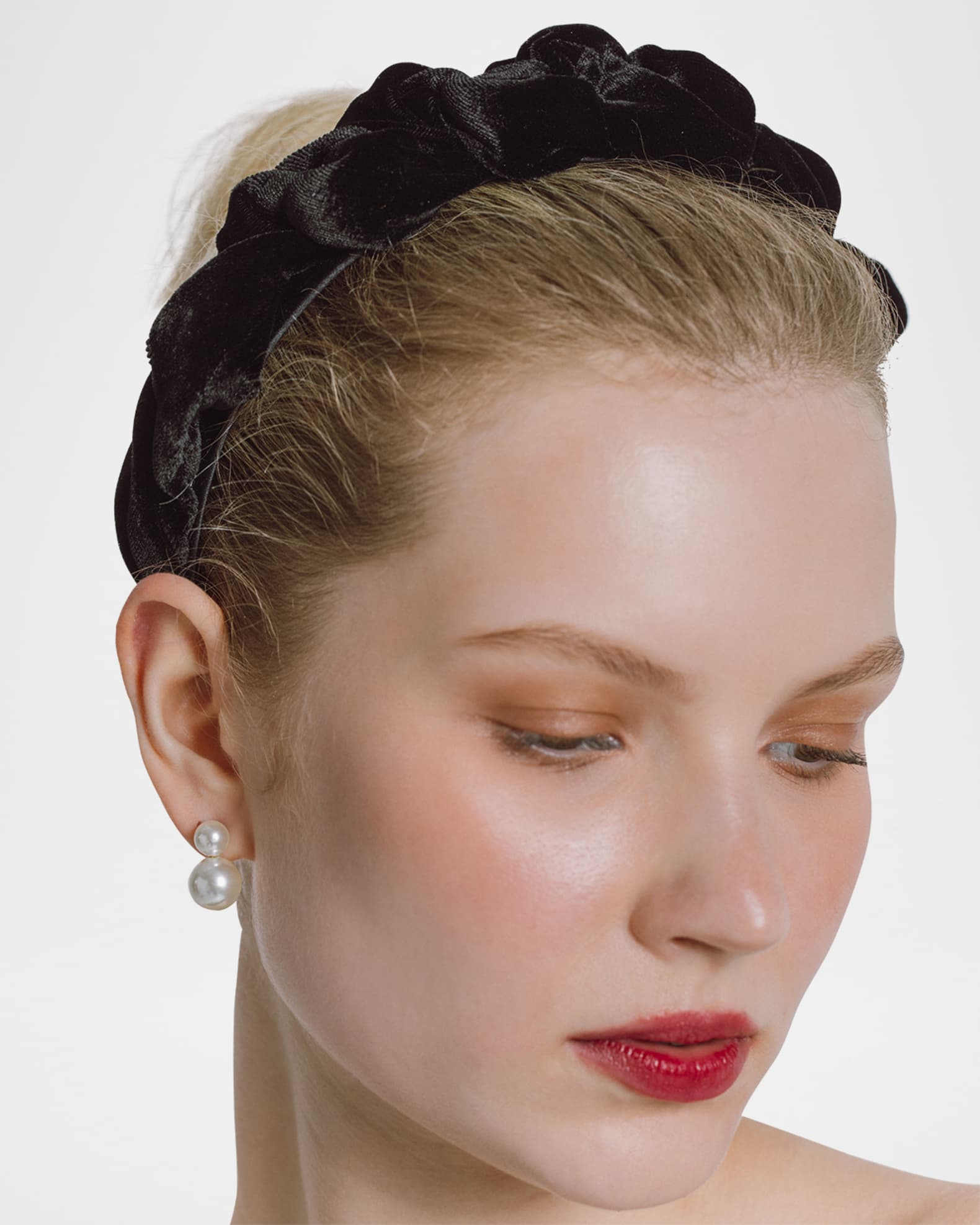 【Jennifer Behr】 Liaベルベットヘッドバンド Jennifer Behr Lia ベルベット ヘアバンド | レッド | FARFETCH JP