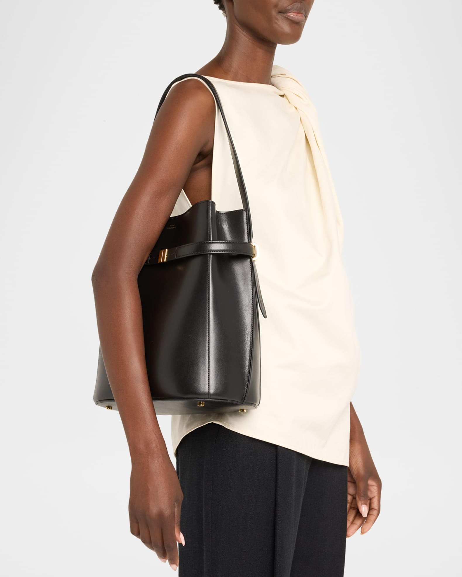 【TOTEME】Bucket Bag with Belted Buckle Belted leather bucket bag black – TOTEME