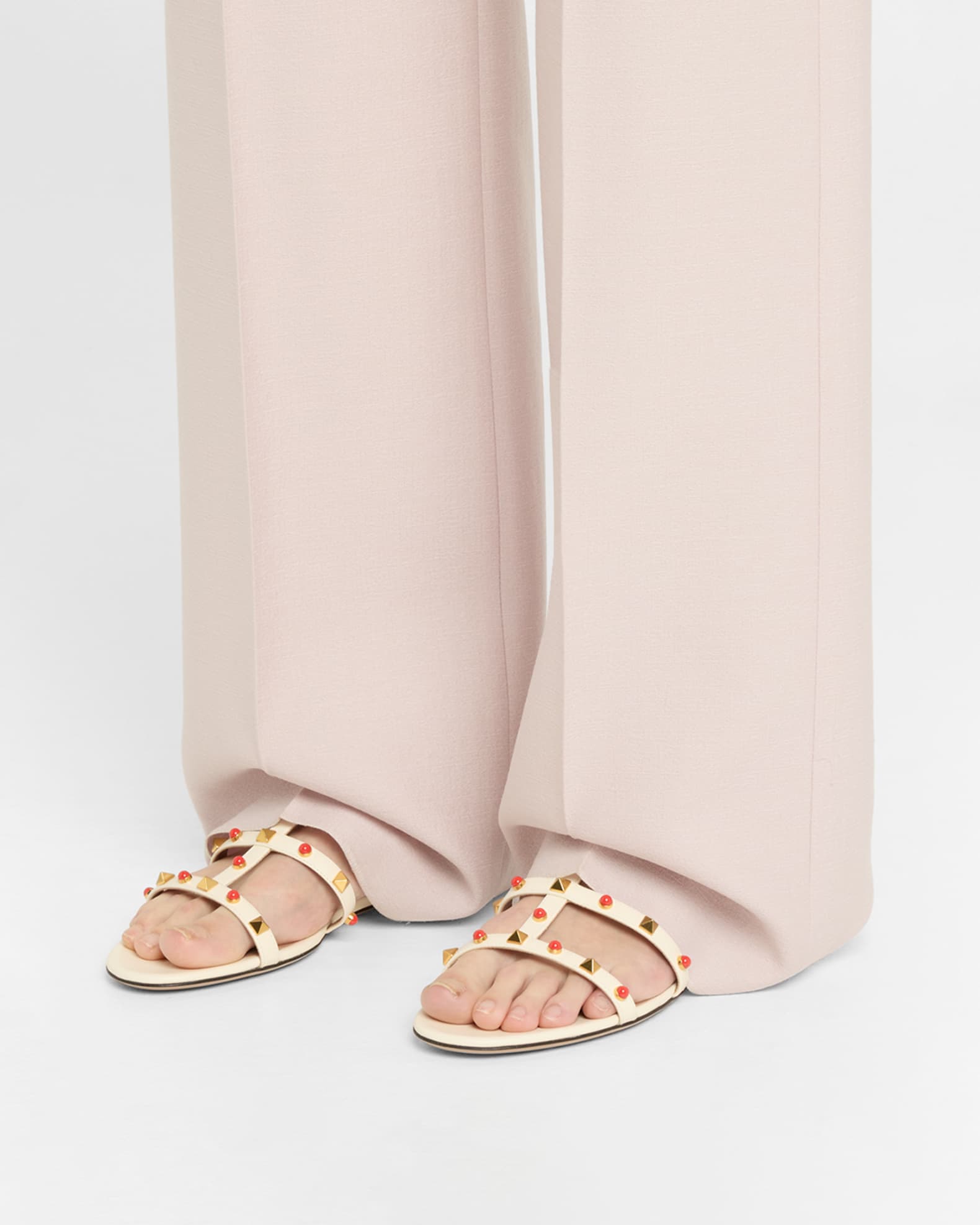 サンダル・ミュール Valentino Garavani Rockstud Smooth Leather Flat Sandals 0400020253439_BLACK?wid=600&