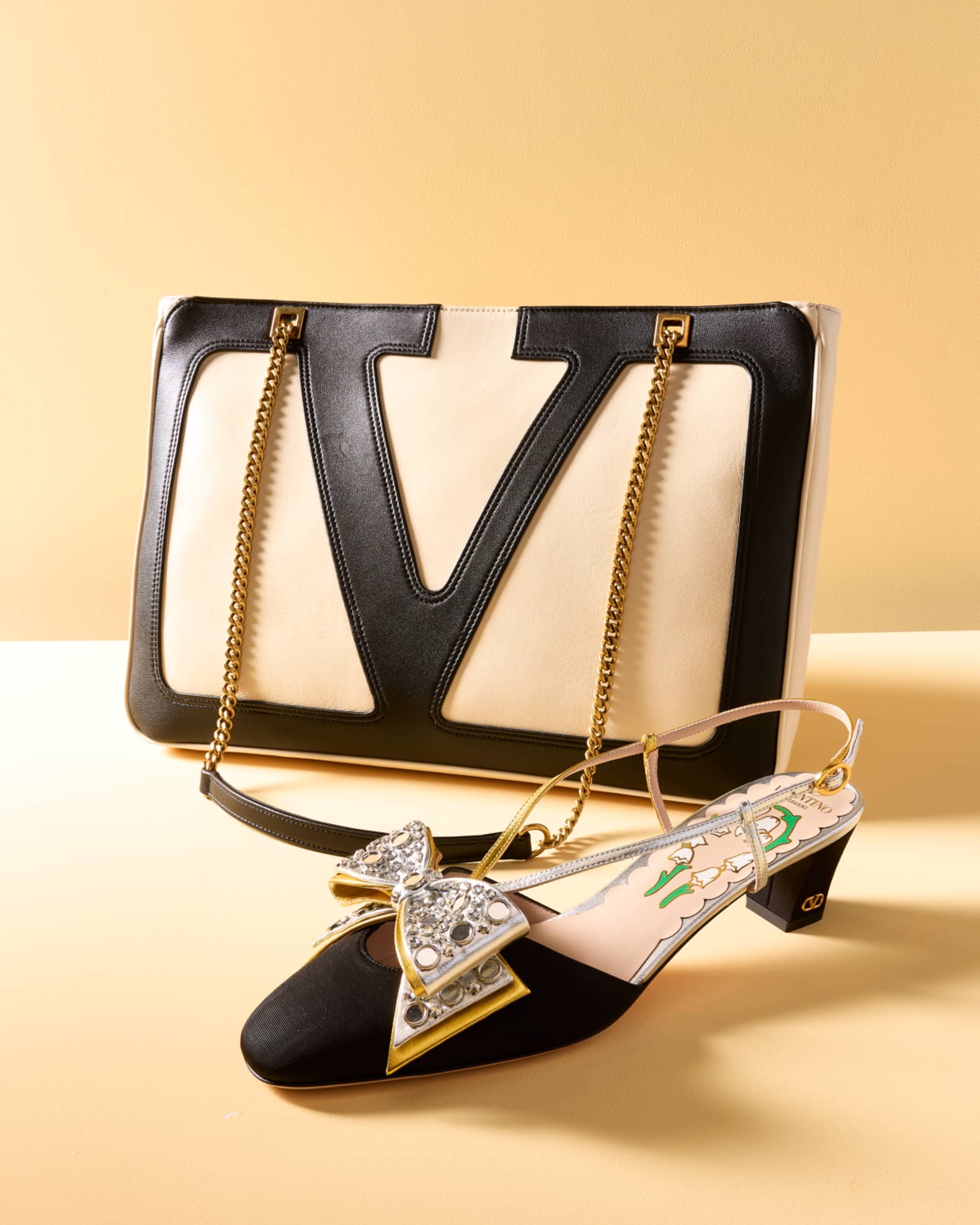 トートバッグ VALENTINO GARAVANI Ivory Leather Viva Superstar Handbag Valentino Garavani Viva Superstar Medium Leather Tote Bag