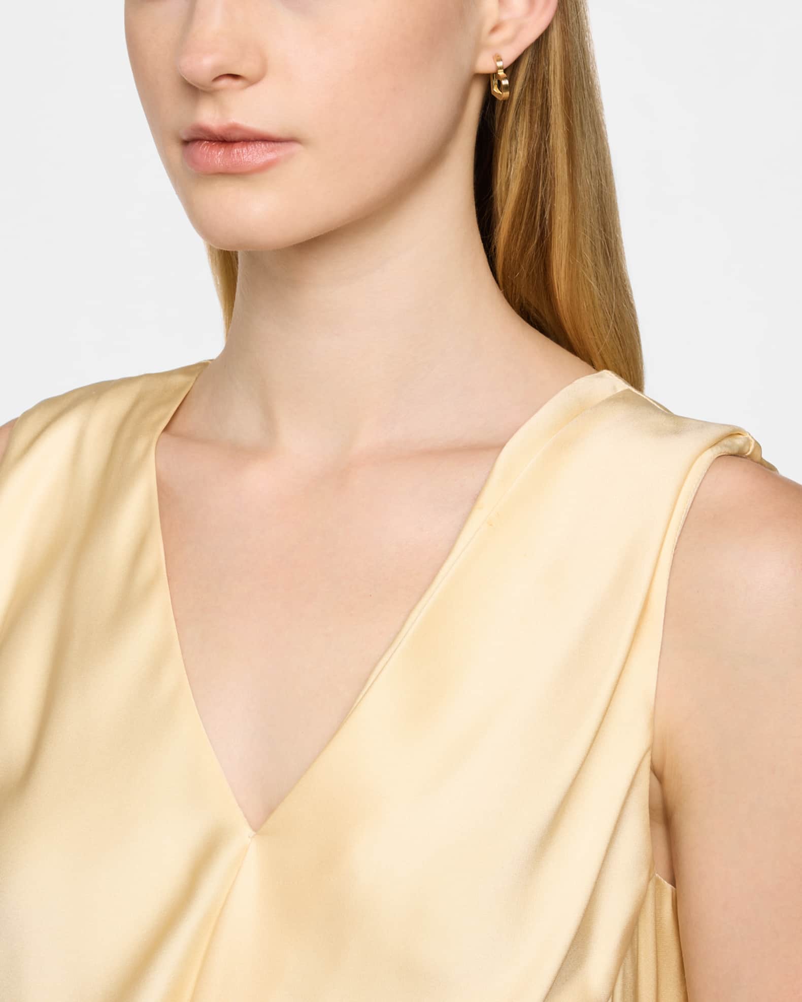 14K Gold Fluted Heart Hoop Earrings 1