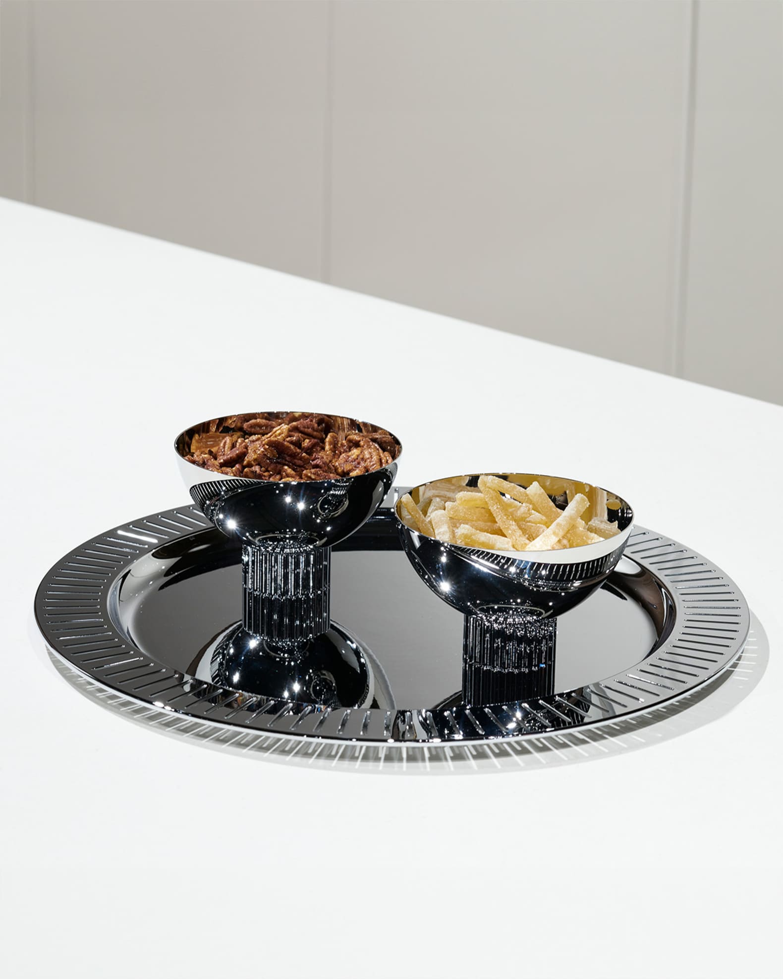 Striations Round Serving Tray, 15.25" 1