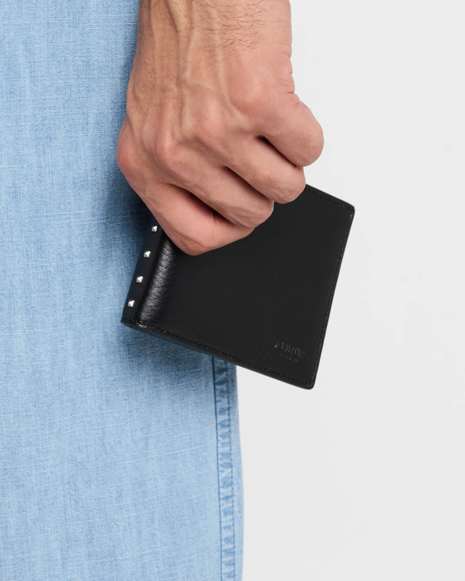Men's Grained Leather Bifold Wallet 1