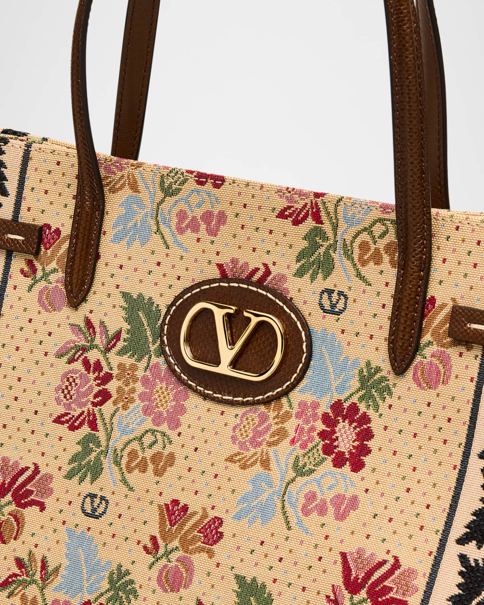 【VALENTINO】ANTIBES MEDIUM TOTE BAG Valentino Garavani Antibes Medium Flower & Leaves Jacquard